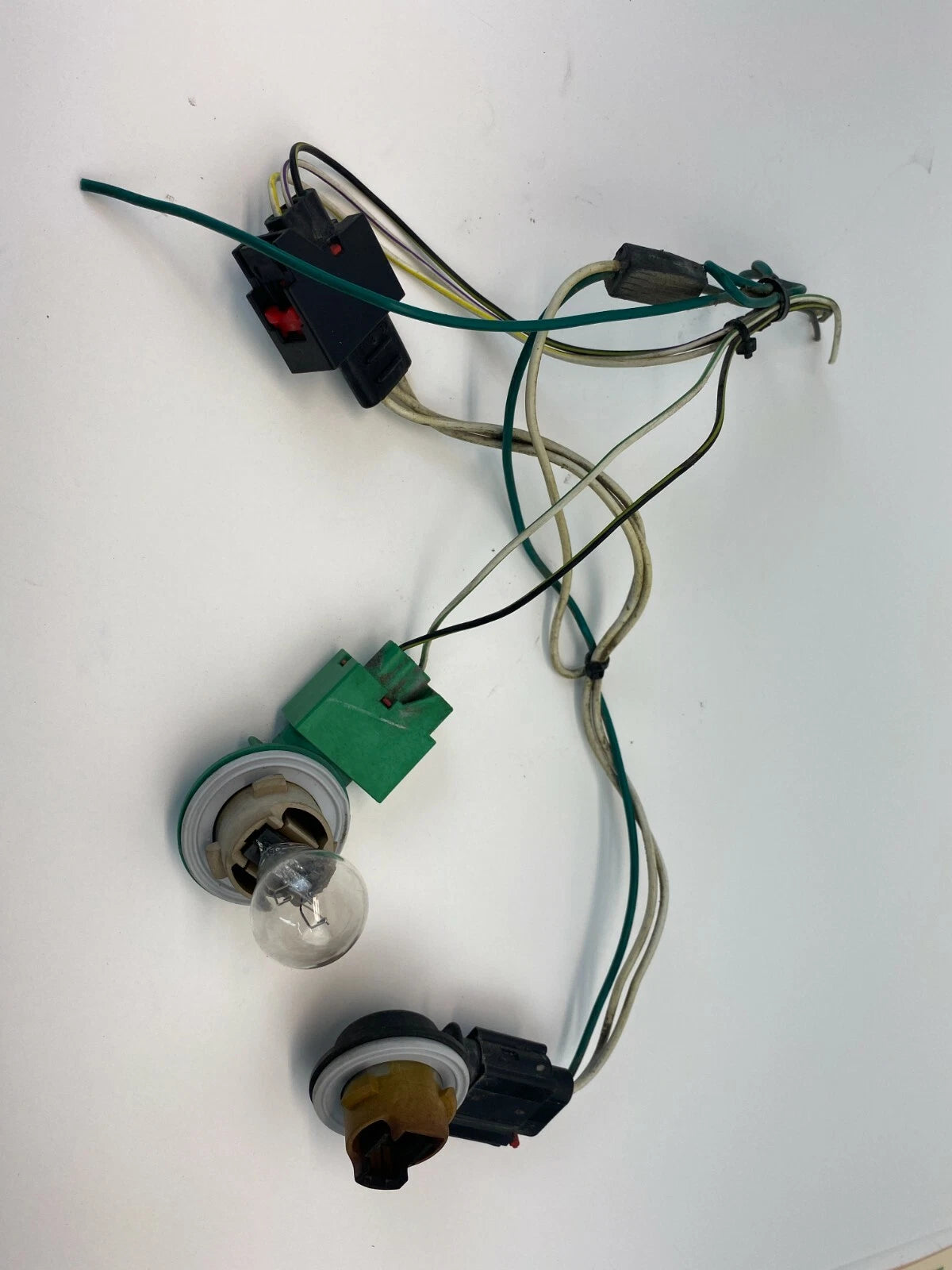 2010 CHRSYLER TOWN & COUNTRY REAR WIRING HARNESS TAIL LIGHT TAILLIGHT ASSY OEM