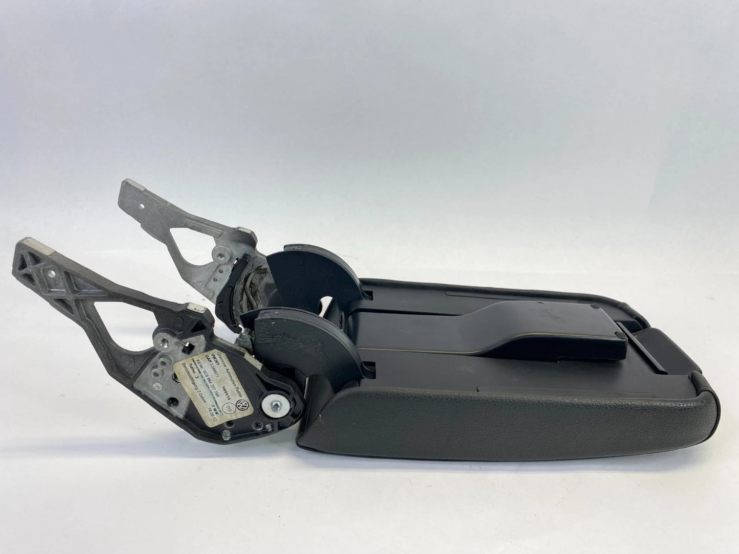 2013-2016 VOLKSWAGEN JETTA CENTER CONSOLE ARMREST ARM REST LID 5C6-864-207 OEM