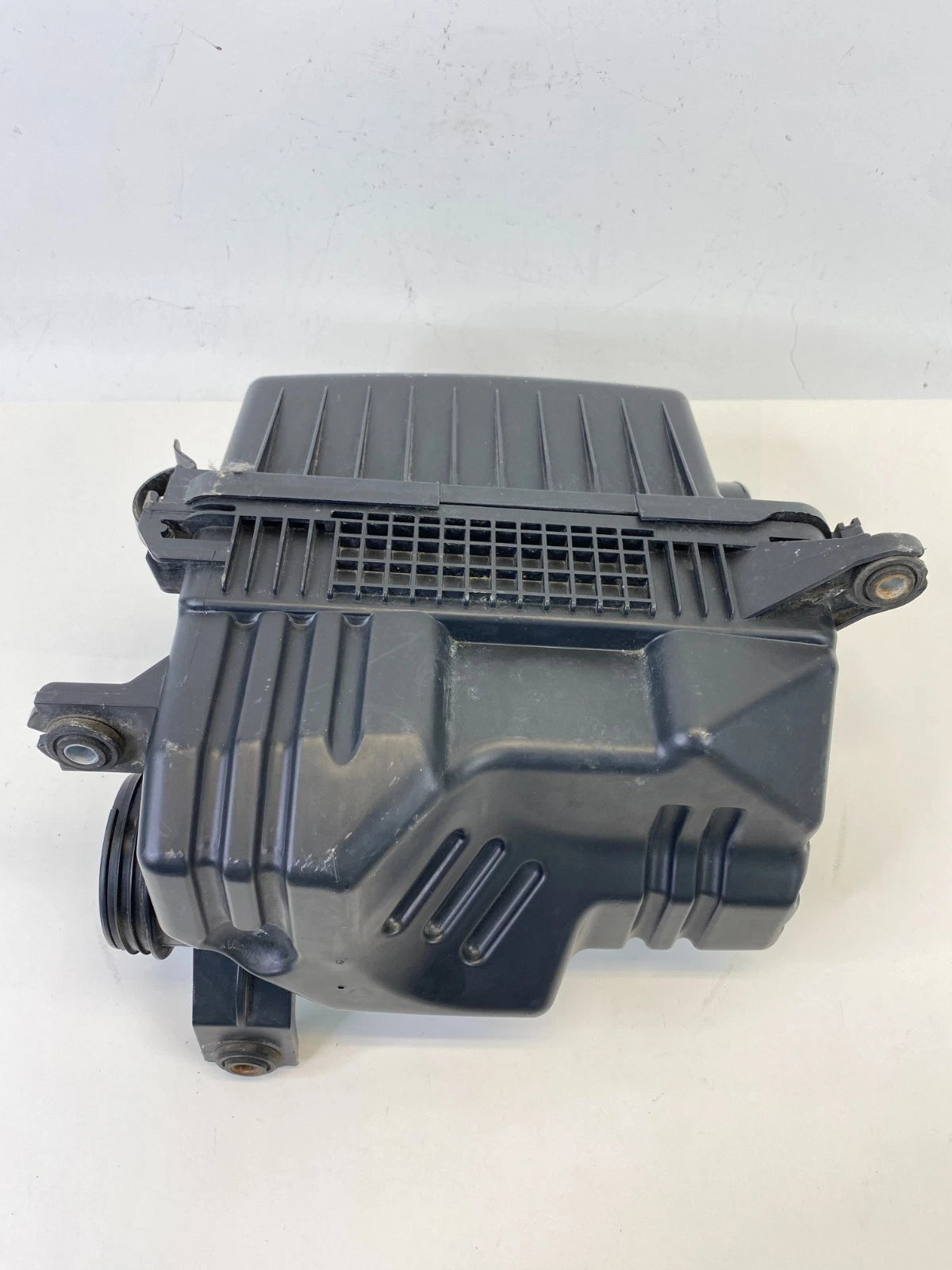 2012-2014 HYUNDAI ACCENT AIR CLEANER INTAKE FILTER BOX HOUSING 28100-1R100 OEM