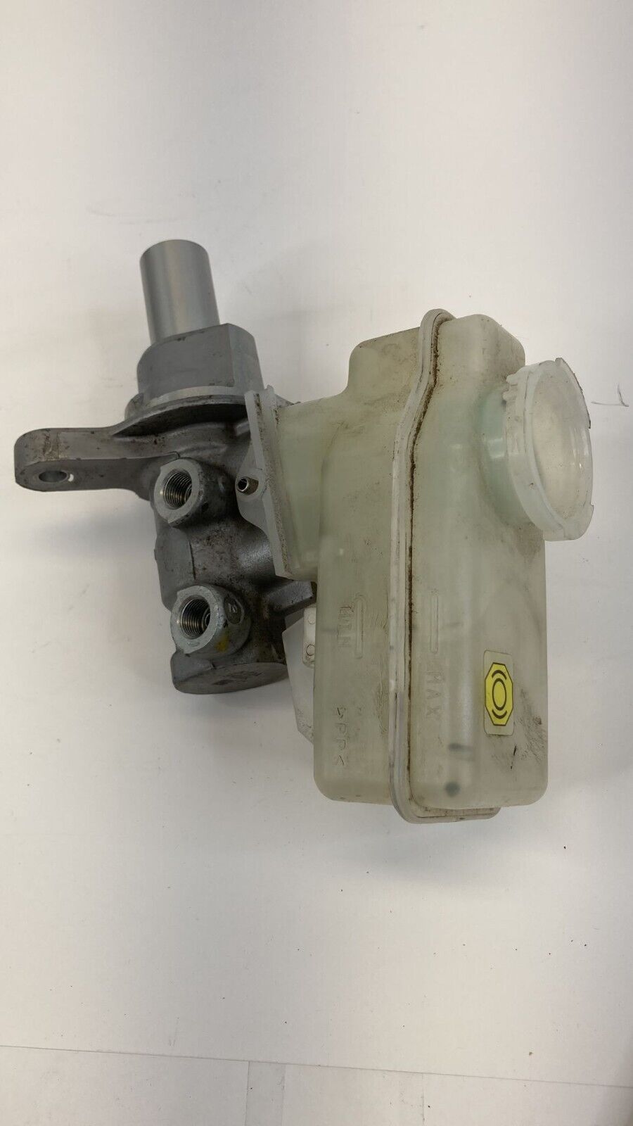 2008-2013 Infiniti G37 Brake Master Cylinder w Reservoir 0204223184 OEM