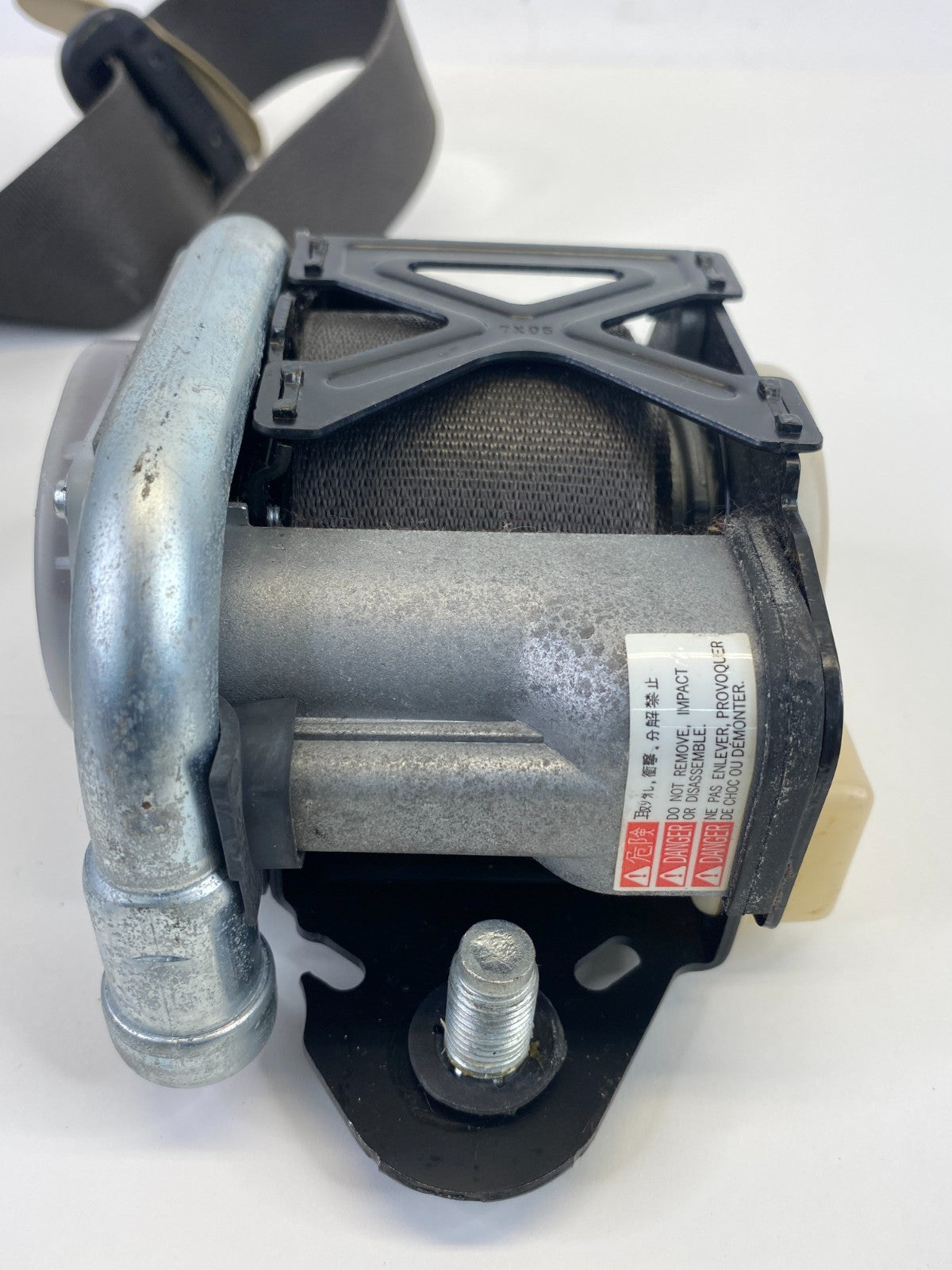 2009 2010 Hyundai Sonata Front Left Driver Side Seat Belt Safety Retractor OEM