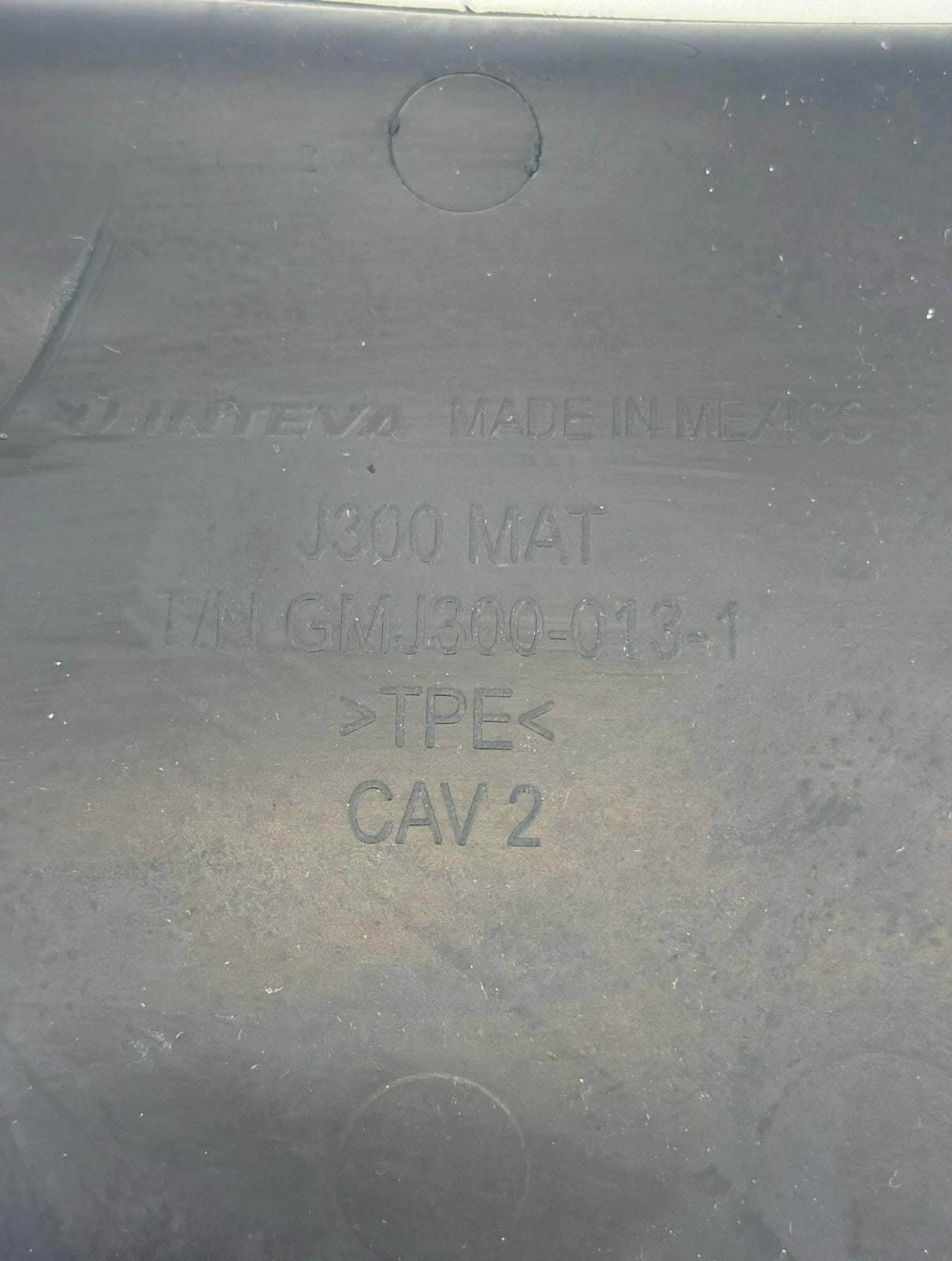 2011-2014 CHEVROLET CRUZE DASH STORAGE HOLDER MAT RUBBER GMJ300-013-1 OEM
