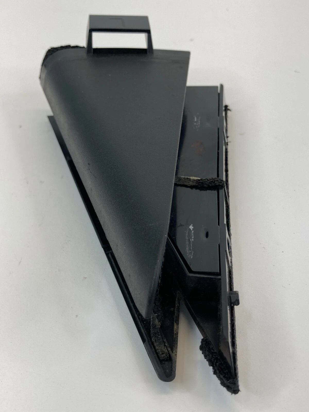 08-13 NISSAN ROGUE REAR LEFT DOOR INNER CORNER WINDOW GLASS COVER CHANNEL TRIM