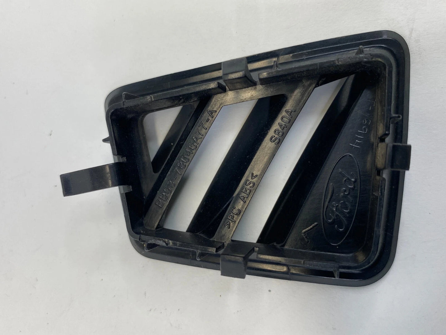 2013-2019 FORD POLICE INTERCEPTOR UTILITY DASH LEFT AC AIR VENT DEFOSTER GRILLE