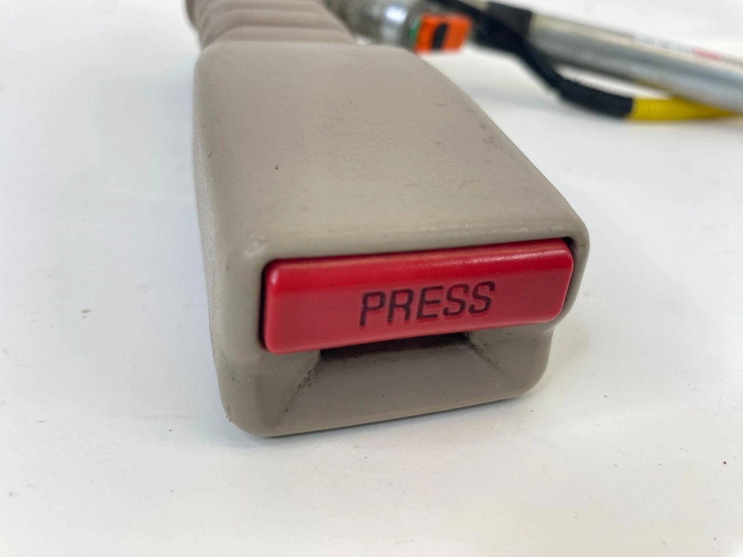 2005-2008 Kia Sportage Front Right Passenger Side Seat Belt Buckle RH OEM