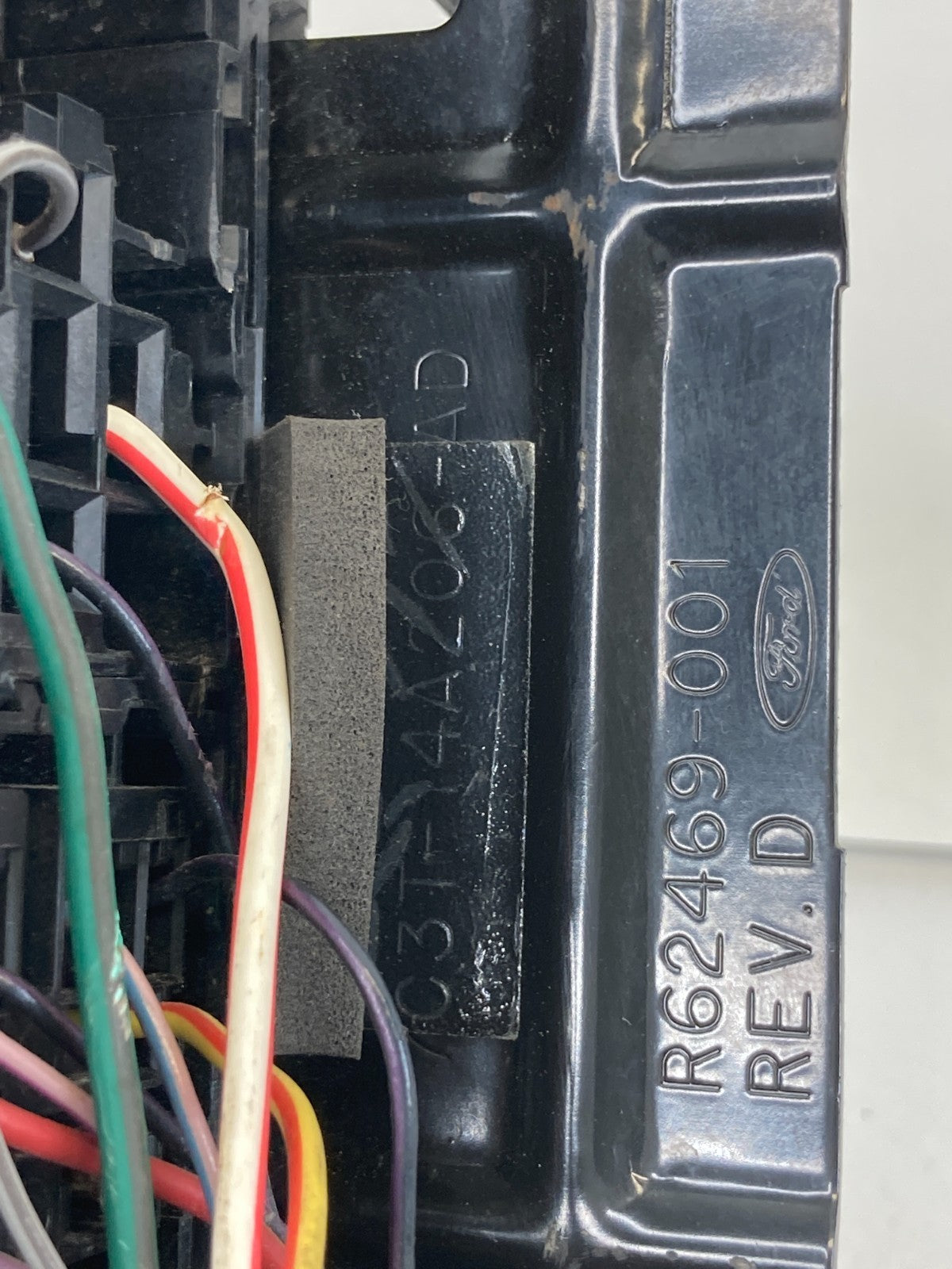 2011-2016 Ford F-250 SD F-350 SD Engine Compartment Relay Box 7C3T-14A206-AD