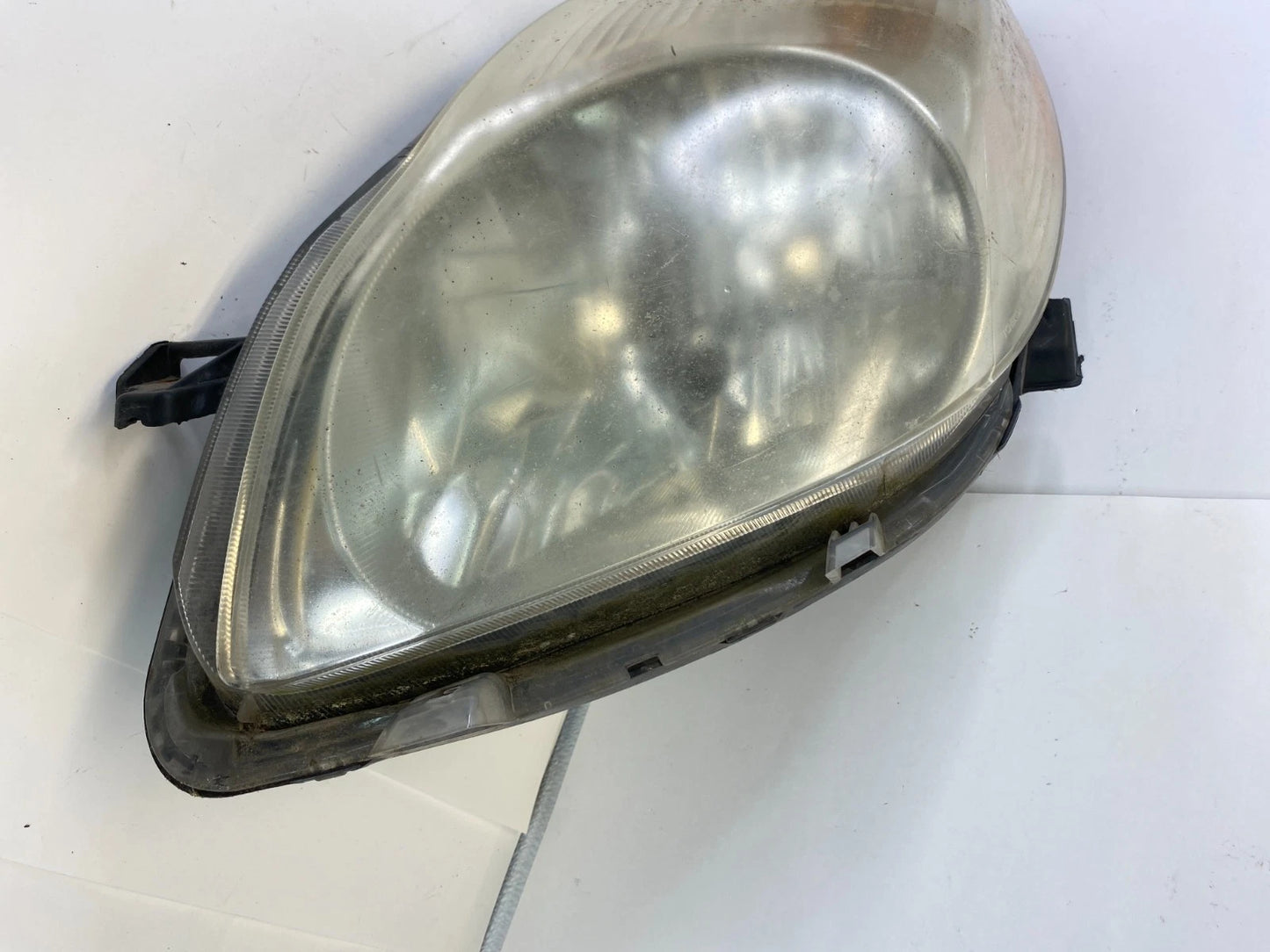 2009-2011 TOYOTA YARIS HATCHBACK FRONT LEFT DRIVER SIDE HEADLIGHT HEAD LAMP OEM