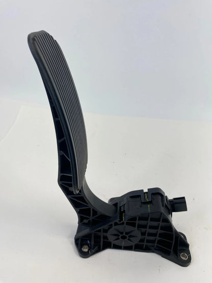 2013-2019 Ford Taurus Accelerator Pedal Gas Assembly DG13-9F836-AC OEM