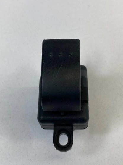 2004-2009 MAZDA 3 MAZDA3 REAR RIGHT SIDE DOOR WINDOW CONTROL SWITCH D397-66-370