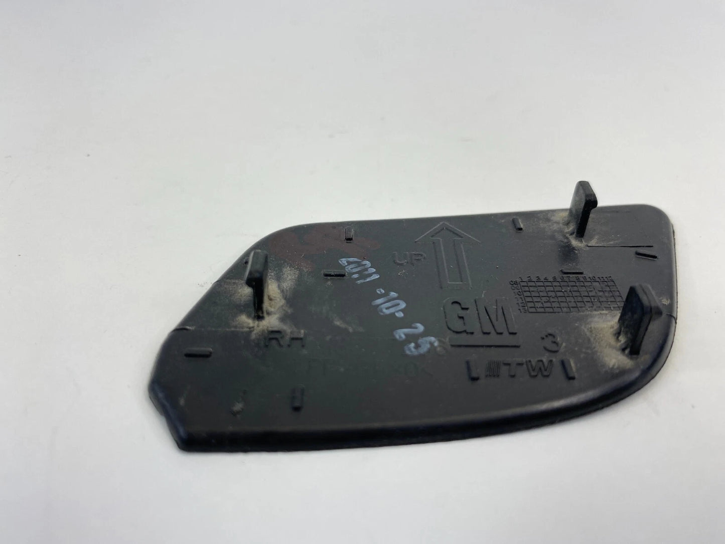 2010-2017 CHEVROLET CHEVY EQUINOX REAR RIGHT HANDLE SCREW COVER BEZEL 13577266