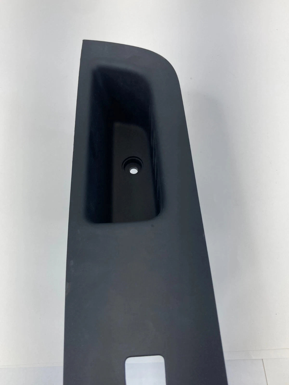 2011-2015 KIA SORENTO FRONT RIGHT WINDOW SWITCH BEZEL TRIM 93575-2P000VA OEM