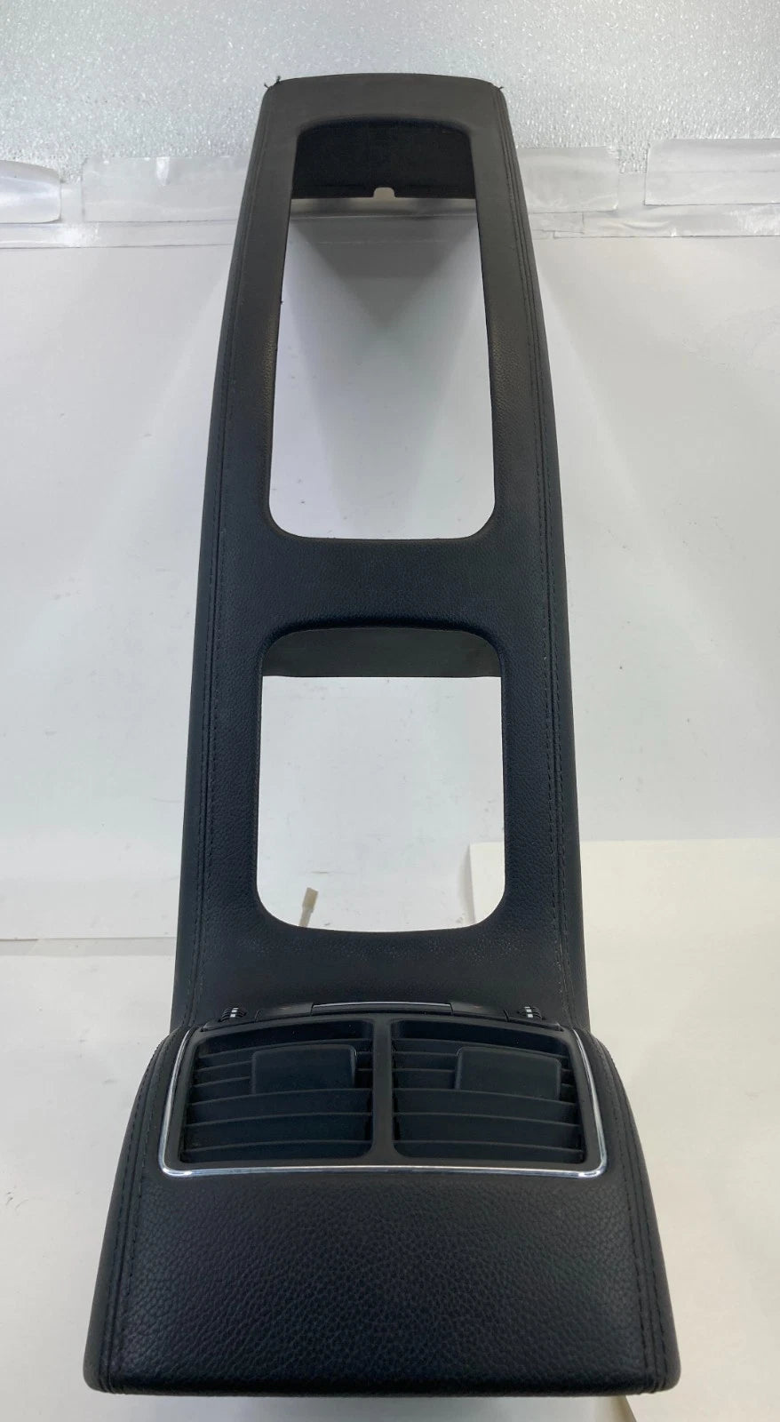 06-11 MERCEDES-BENZ CLS500 CLS550 REAR CENTER CONSOLE TRIM BEZEL W/AIR VENTS OEM
