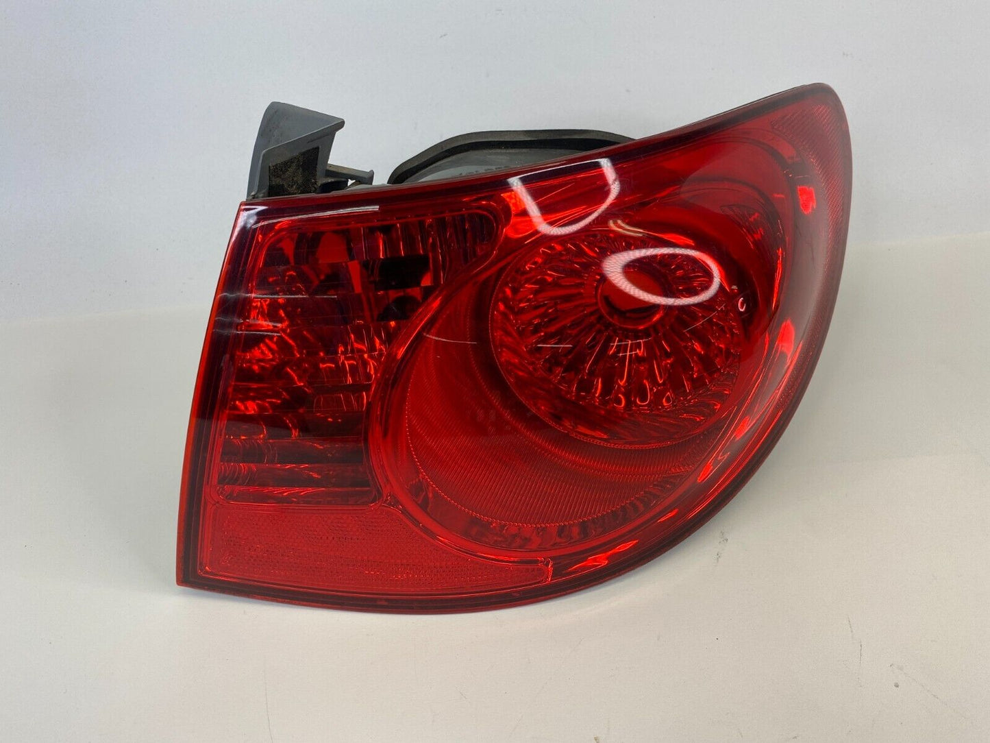 2007-2010 Hyundai Elantra Sedan Rear Right Side Taillight Outer Tail Lamp OEM