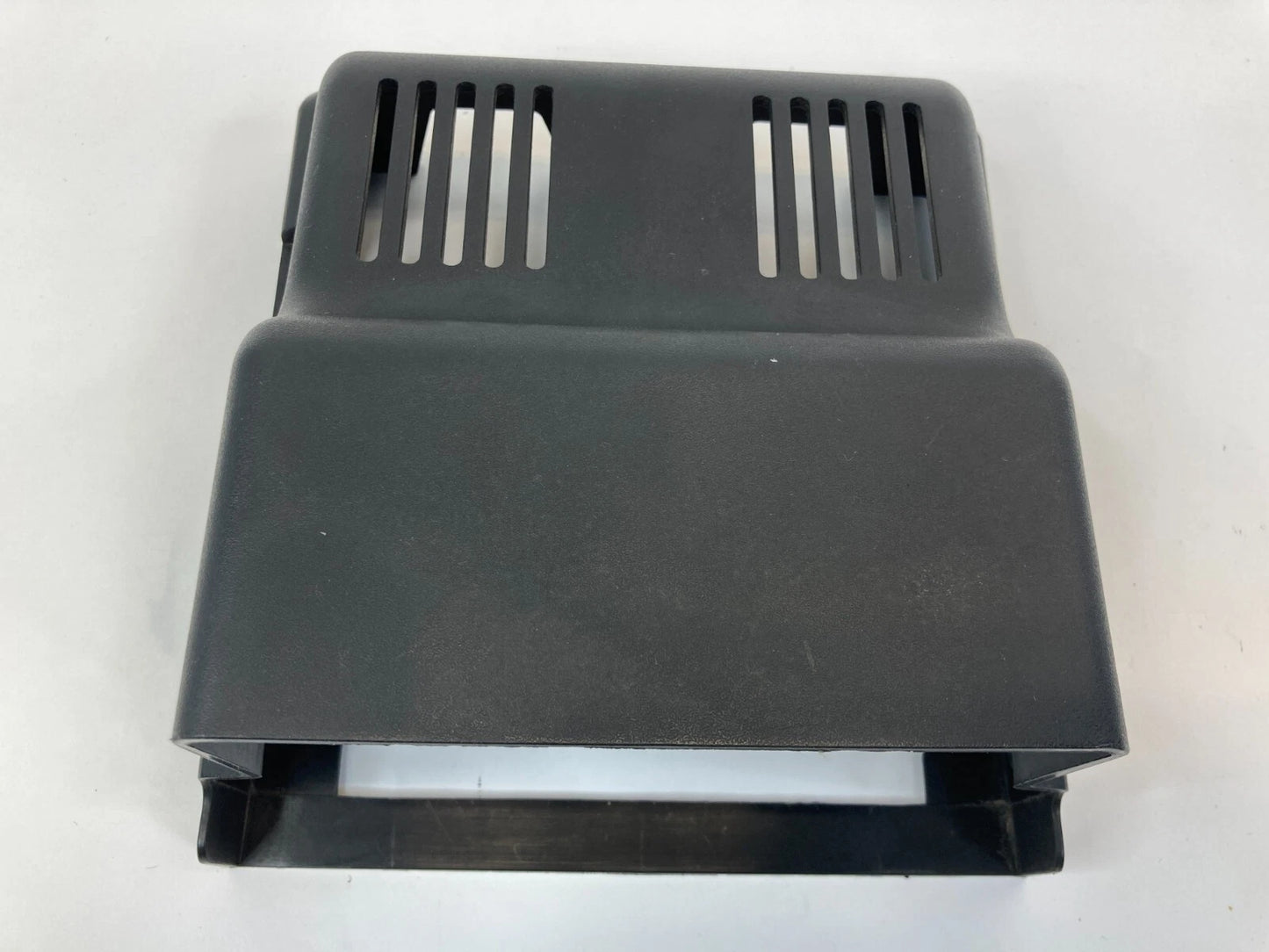 08 09 10 SATURN VUE 2.4L ENGINE CONTROL MODULE BRACKET COVER TRIM 96627717 OEM