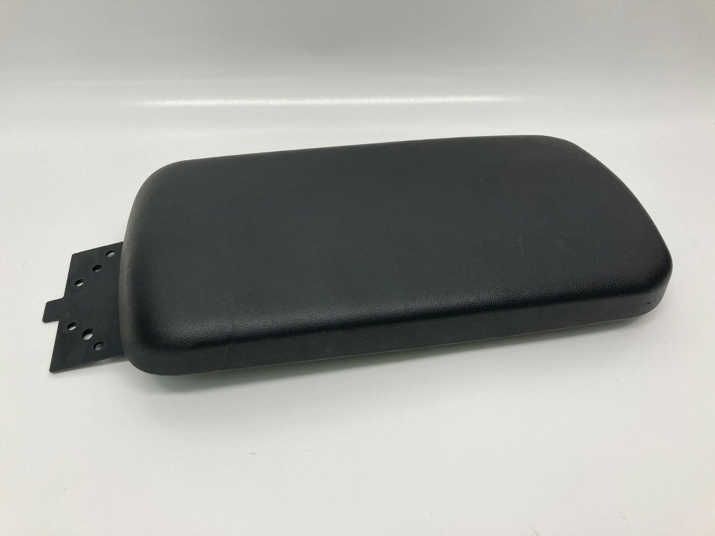 2005-2010 PONTIAC G6 AUTOMATIC CENTER CONSOLE LID ARMREST BLACK ARM REST OEM