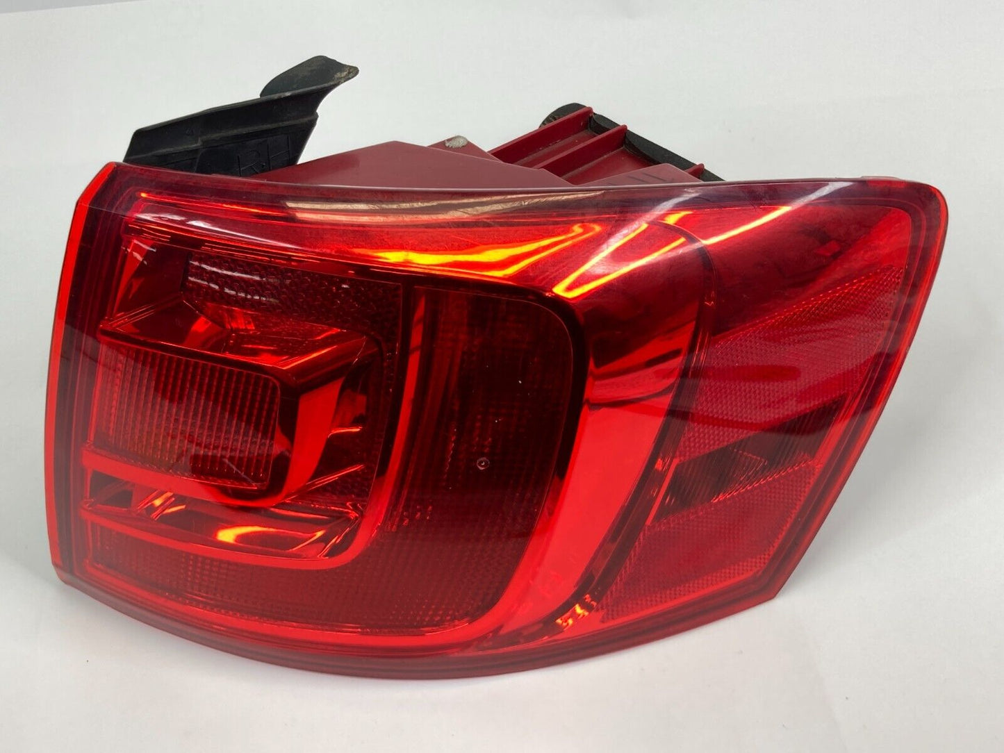 2011-2014 Volkswagen Jetta Sedan Rear Right Side Taillight Outer Tail Light Lamp