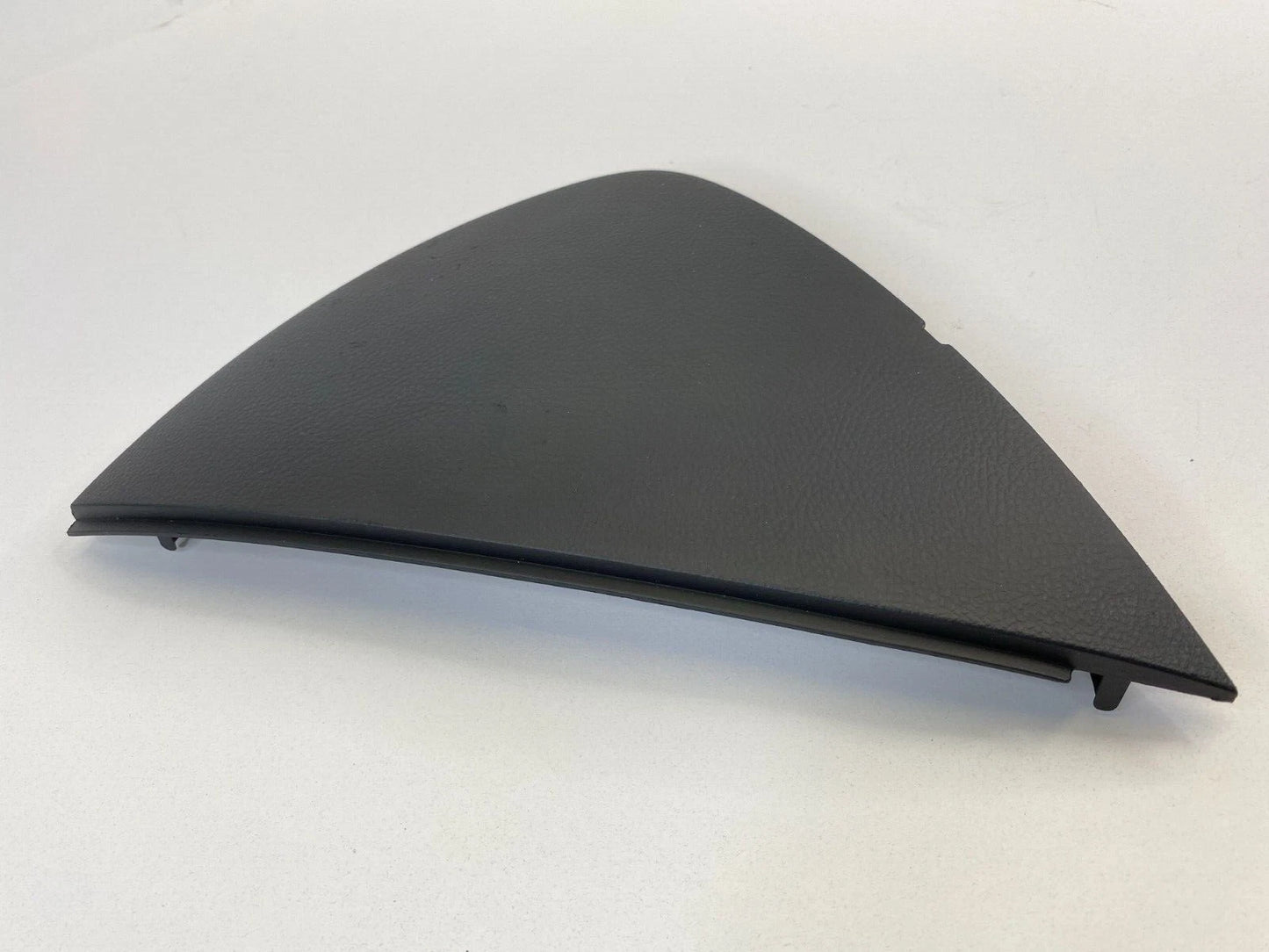 05-10 VOLKSWAGEN JETTA 08 09 RABBIT LEFT SIDE DASH END CAP COVER 13C1-858-217-B