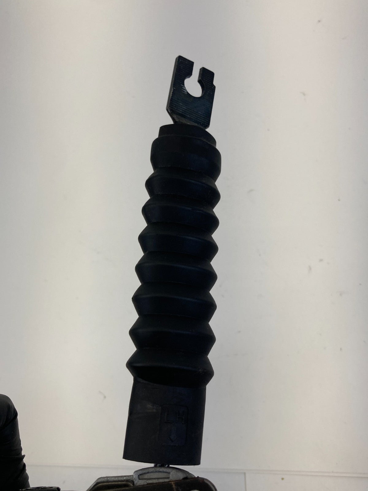 2011-2014 Hyundai Sonata Front Left Driver Seat Belt Buckle Tensioner 34098739G