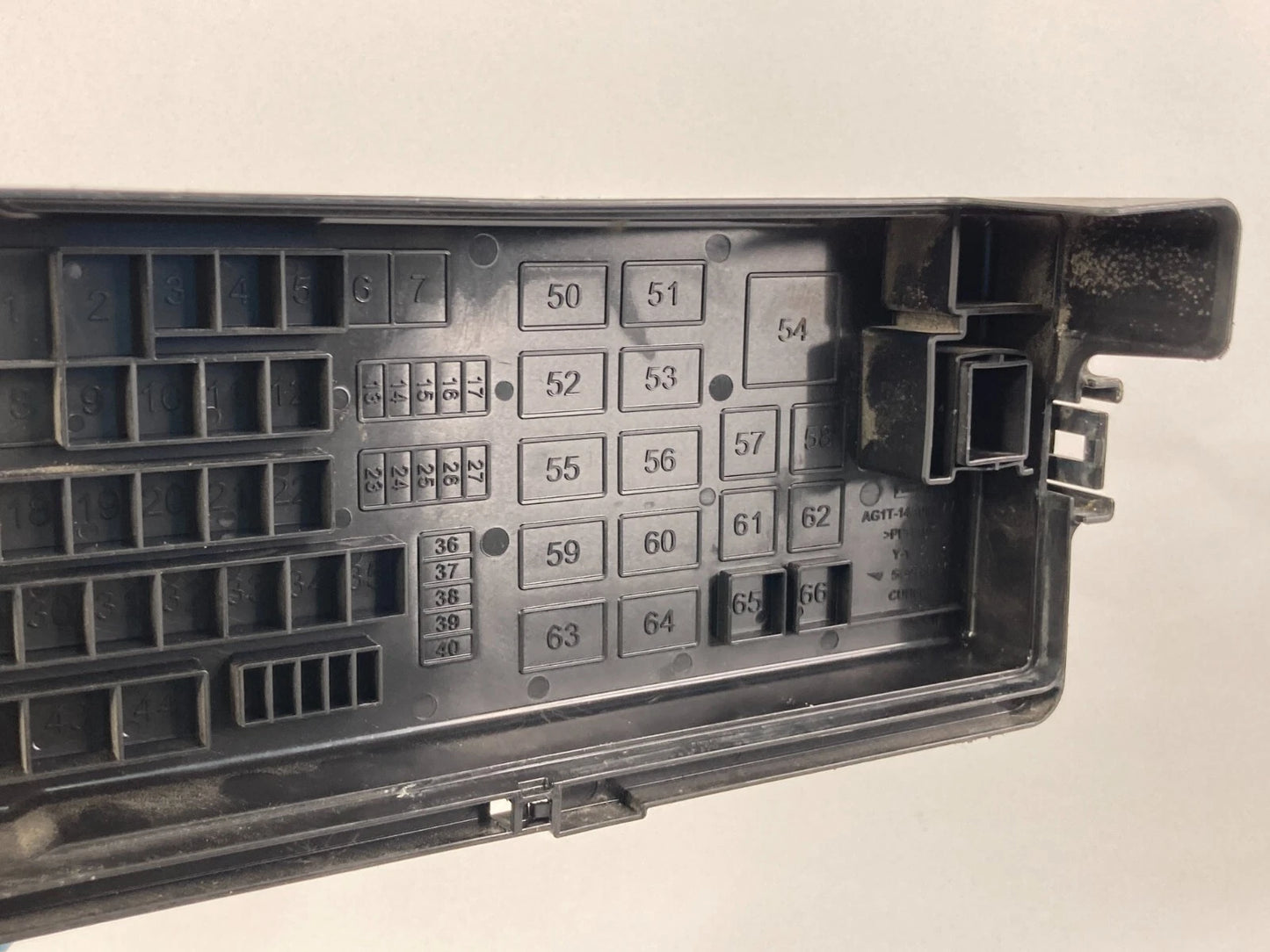 2010 2011 2012 LINCOLN MKT ENGINE FUSE BOX UPPER COVER PANEL TRIM AG1T-14A003-AA
