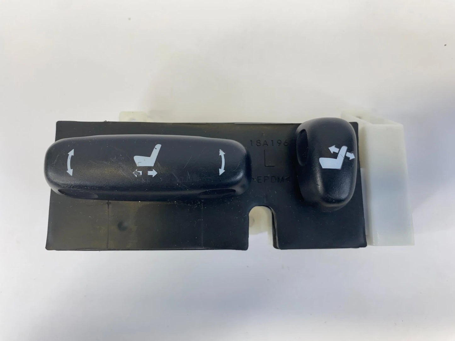 2007-2011 LEXUS GS350 FRONT LEFT DRIVER POWER SEAT ADJUSTMENT SWITCH 84070-30040