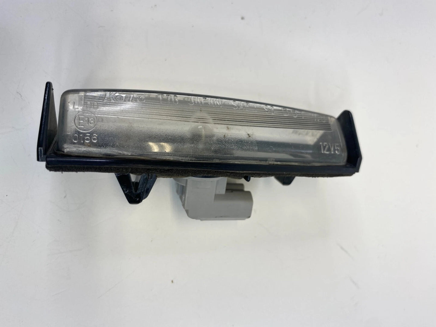 1998-2005 LEXUS GS300 REAR TRUNK LICENSE PLATE LIGHT LAMP TRIM PANEL OEM