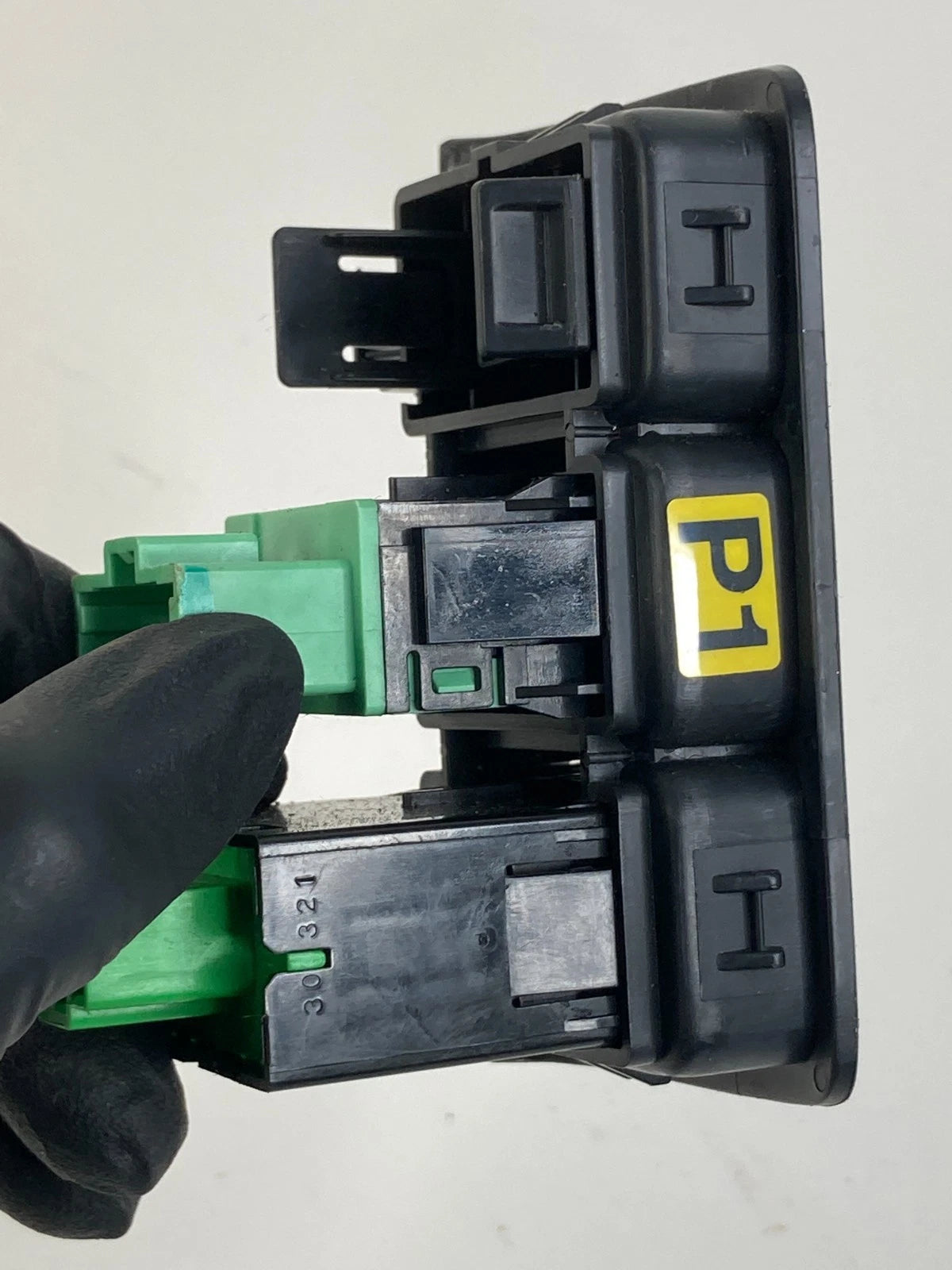 03-07 HONDA ACCORD SEDAN SUNROOF SUN ROOF SWITCH & TCS OFF BUTTON W/ TRIM BEZEL