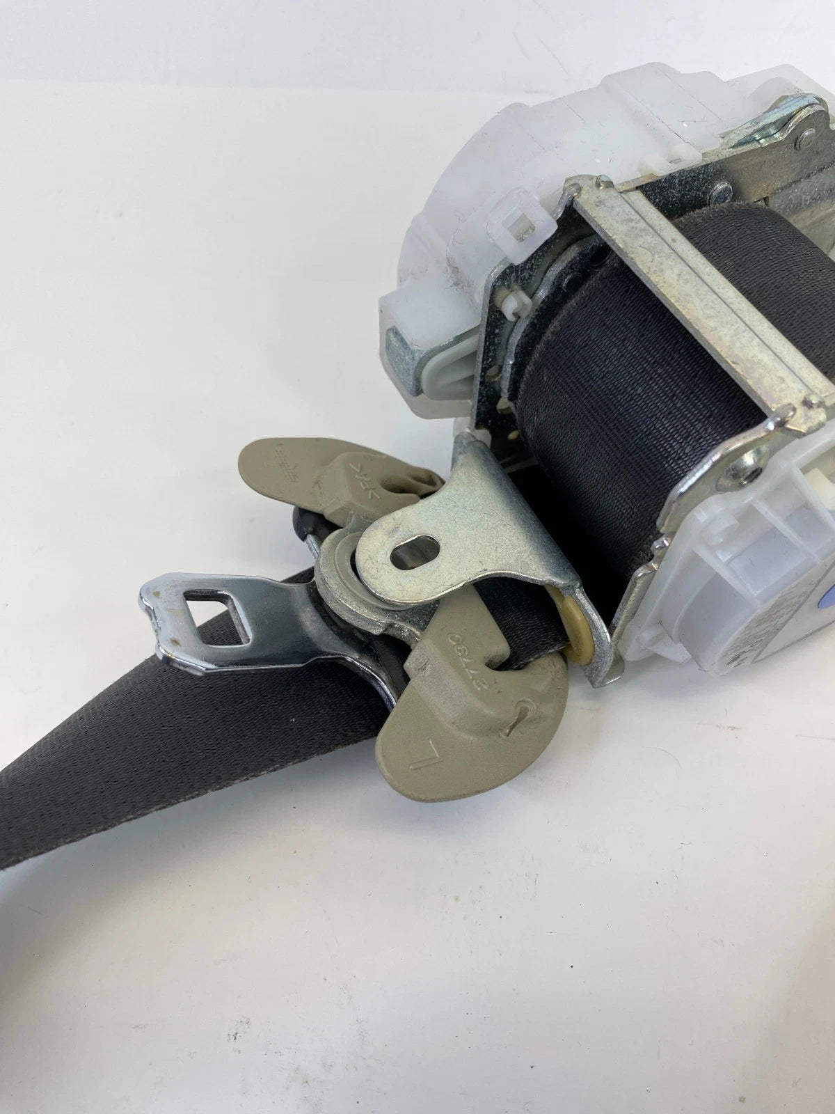 2009-2013 Infiniti G37 Front Left Driver Side Seat Belt Retractor 7Q4590-P OEM