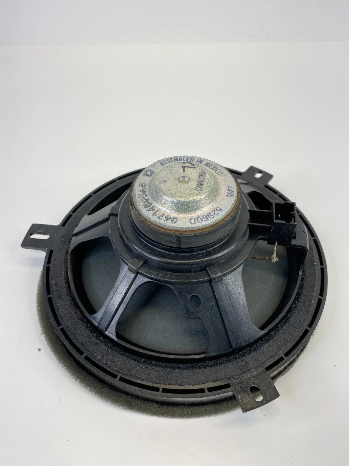 2009-2011 DODGE NITRO FRONT LEFT DRIVER SIDE DOOR AUDIO SPEAKER 04714600AB OEM