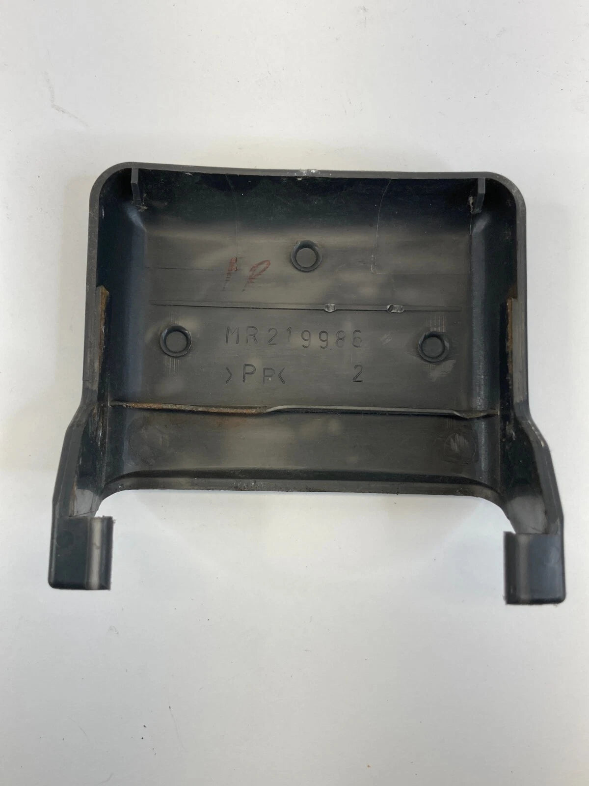 1997-2004 MITSUBISHI MONTERO SPORT FRONT RIGHT SEAT SIDE TRACK END COVER OEM