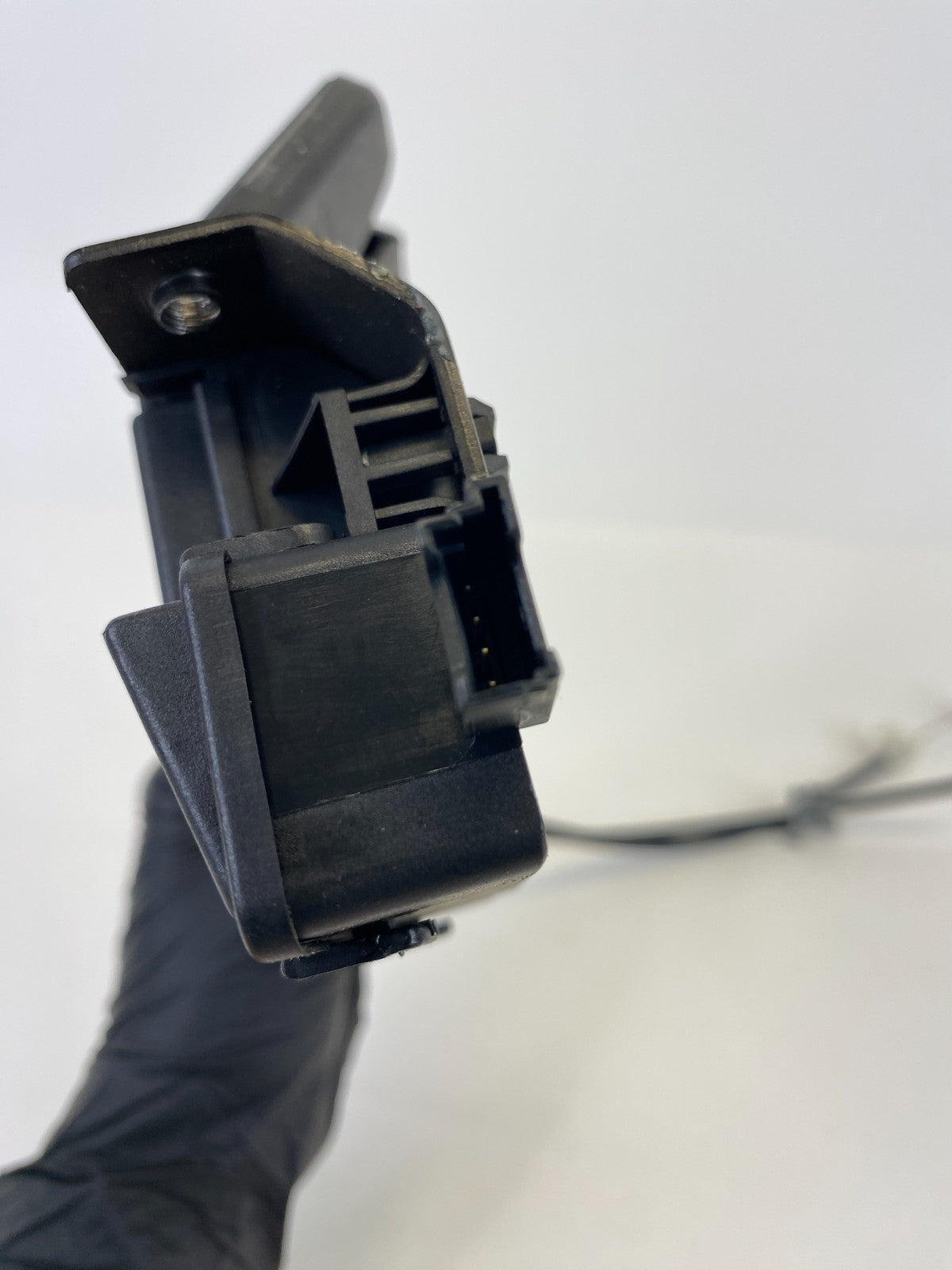 2006 2007 06 07 BMW 530xi Rear Trunk Tailgate Lid Lock Latch Actuator OEM