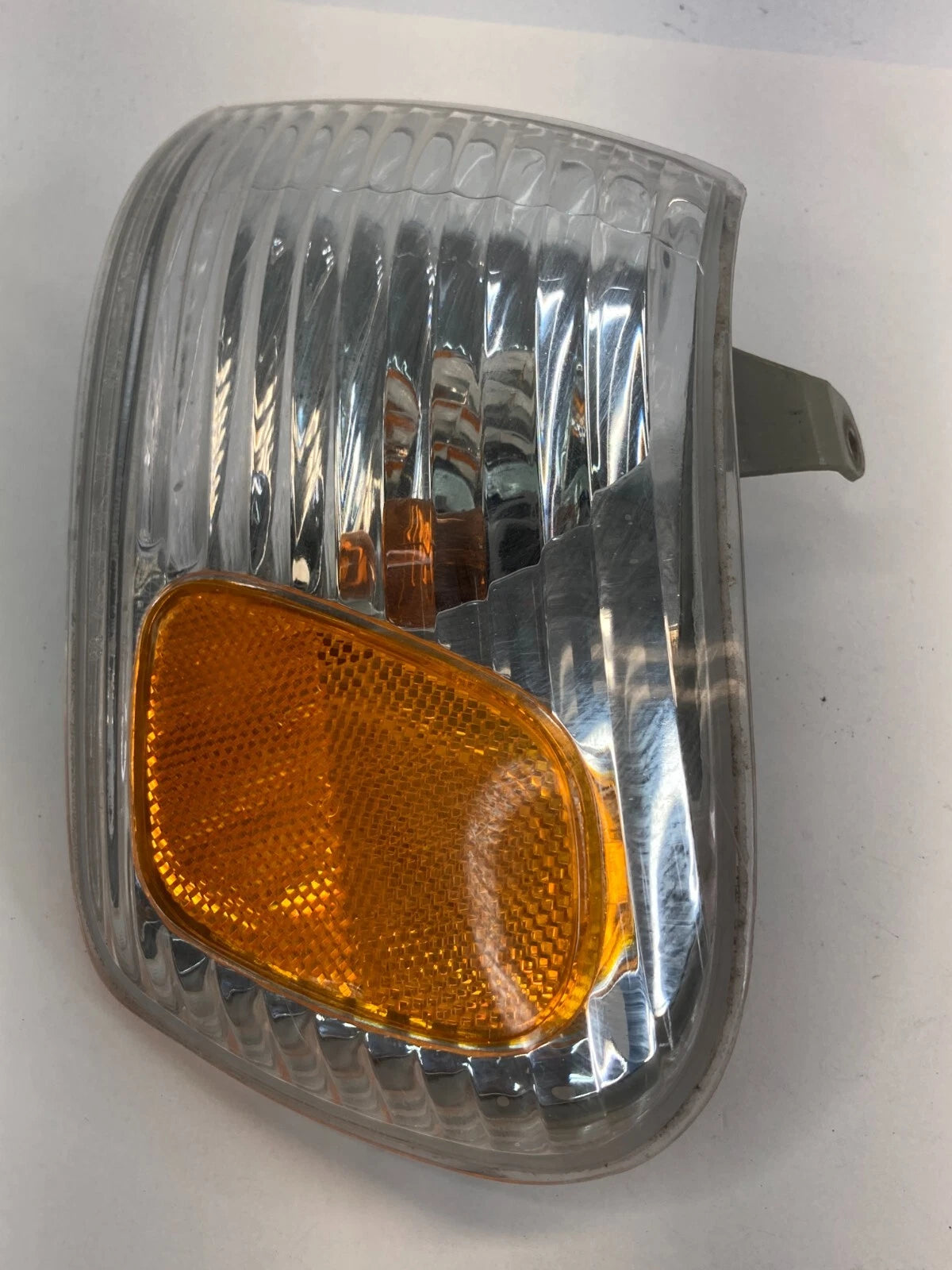 2001 2002 TOYOTA COROLLA FRONT LEFT DRIVER CORNER PARK TURN SIGNAL LIGHT LAMP