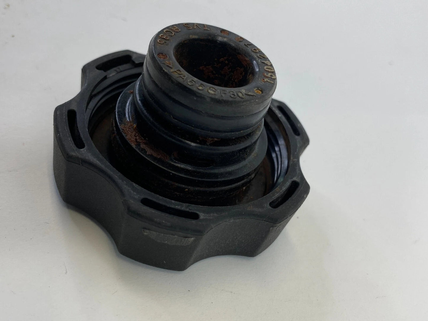 2000-2013 GMC YUKON 5.3L XL 1500 / 2500 RADIATOR COOLANT RESERVOIR CAP COVER OEM