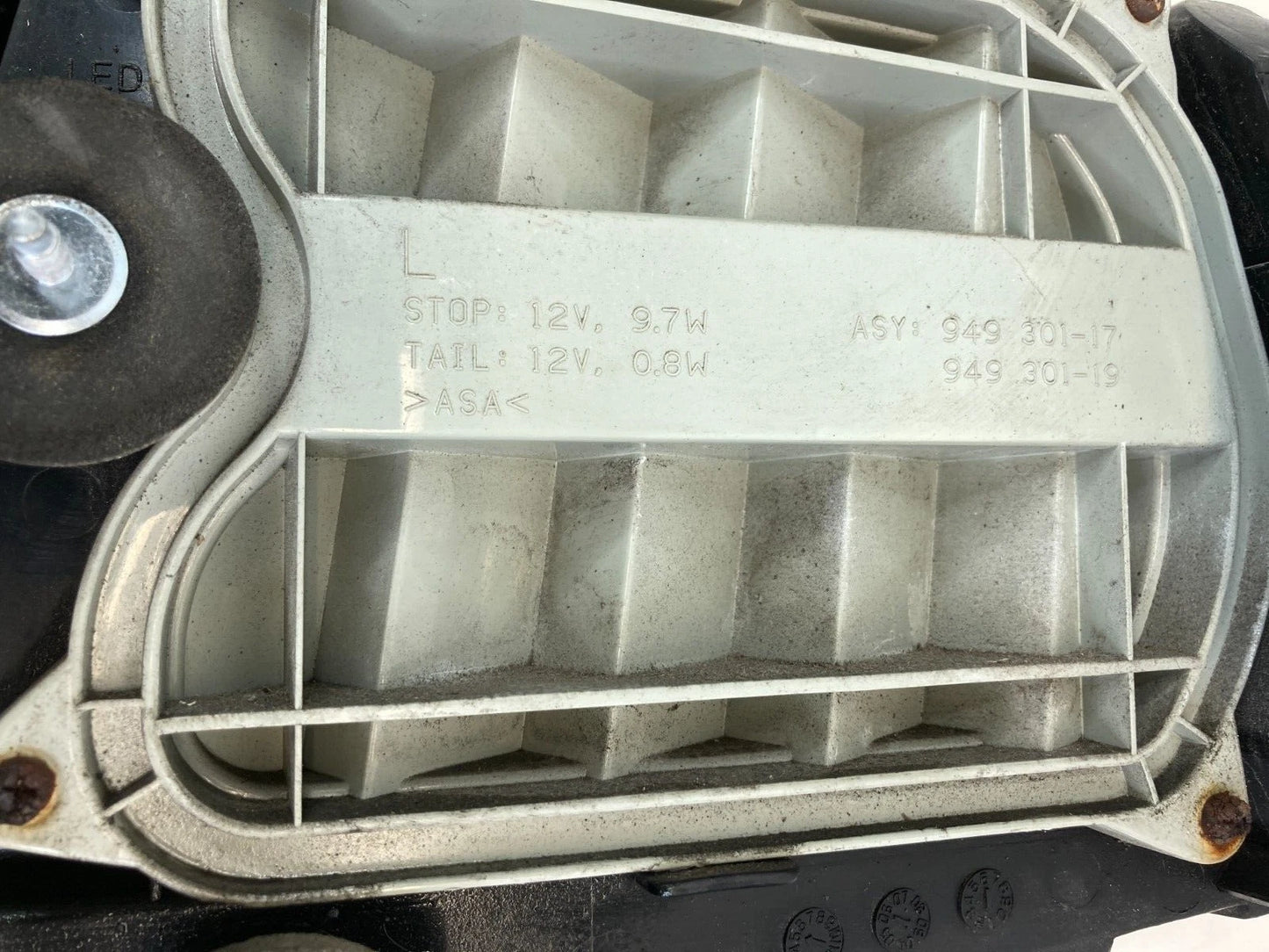 04-06 ACURA TL REAR LEFT SIDE TAIL LIGHT TAILLIGHT LAMP AFTERMARKET 94930117