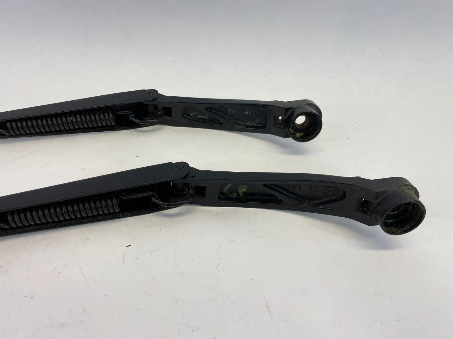2010-2014 SUBARU OUTBACK LEGACY FRONT LEFT & RIGHT WINDSHIELD WIPER ARMS SET OEM