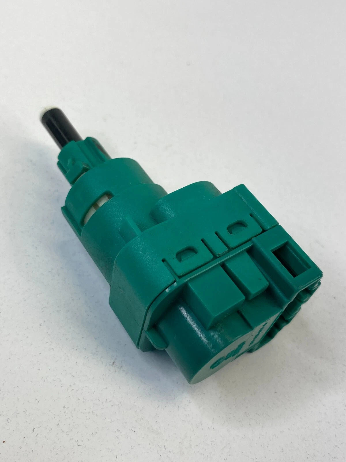 1998-2001 VOLKSWAGEN NEW BEETLE BRAKE LIGHT STOP SWITCH 1C0945511A OEM