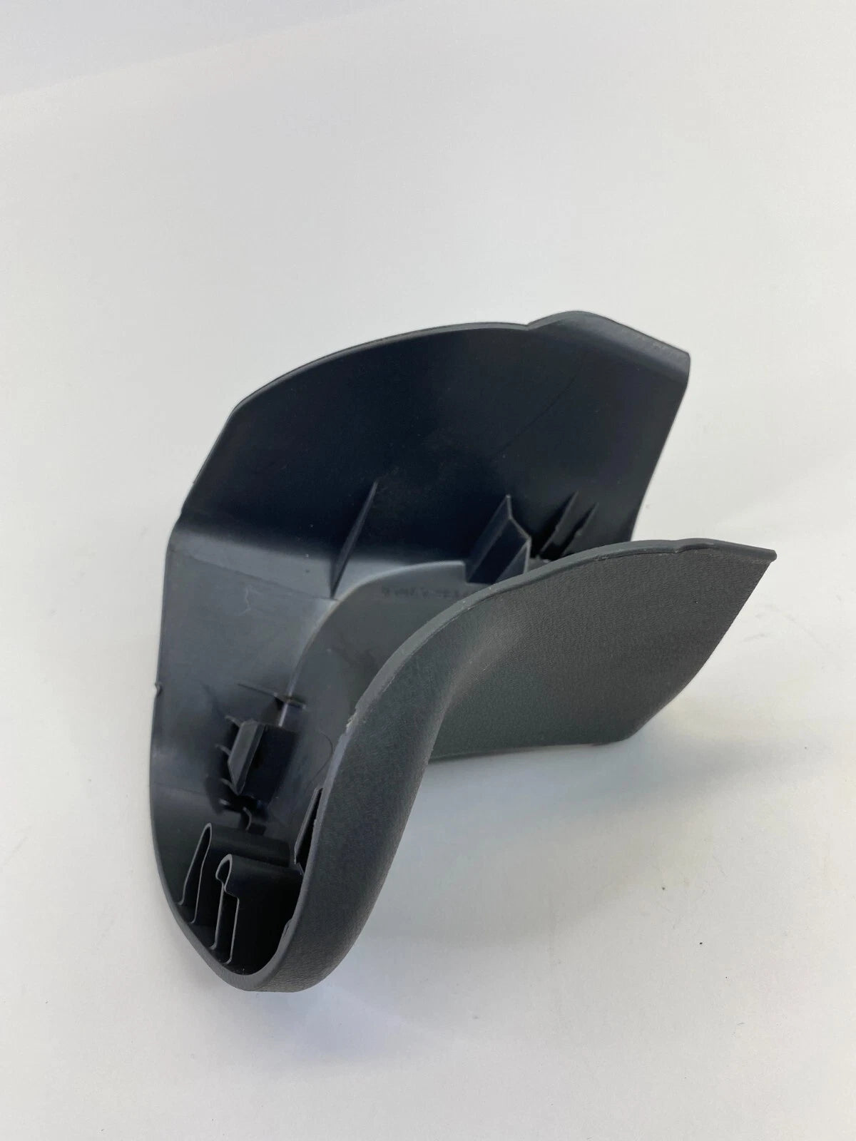 2010-2015 TOYOTA PRIUS FRONT LEFT SEAT TRACK END COVER END CAP TRIM 72138-47040