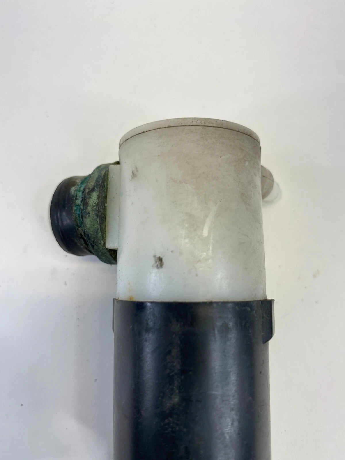 2013-2020 FORD FUSION SEDAN FRONT WINDSHIELD WIPER WASHER PUMP ASSY
