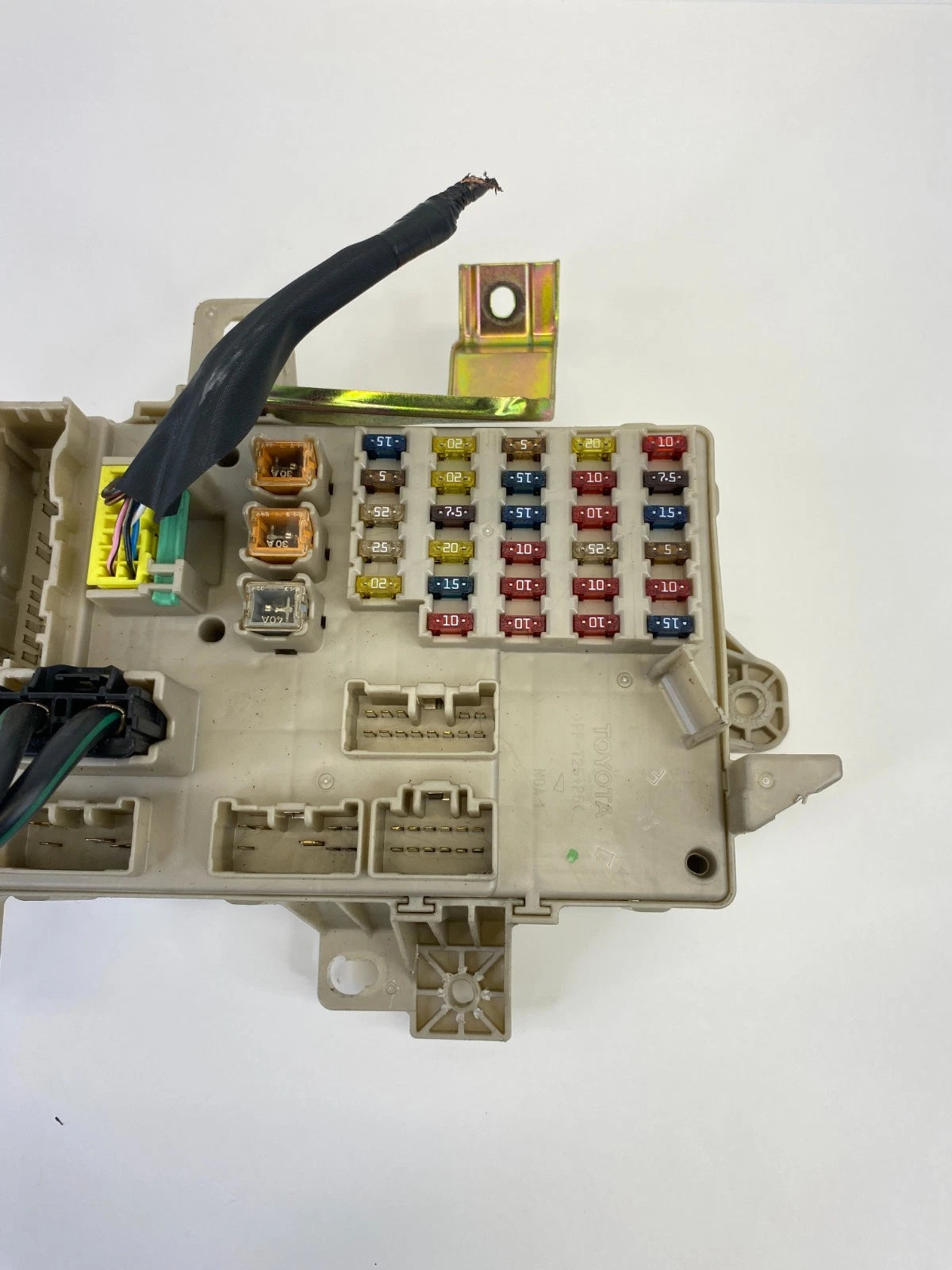 2002 2003 Lexus ES300 Inner Dash Fuse Box Relay Junction Block Cabin 8273033040A