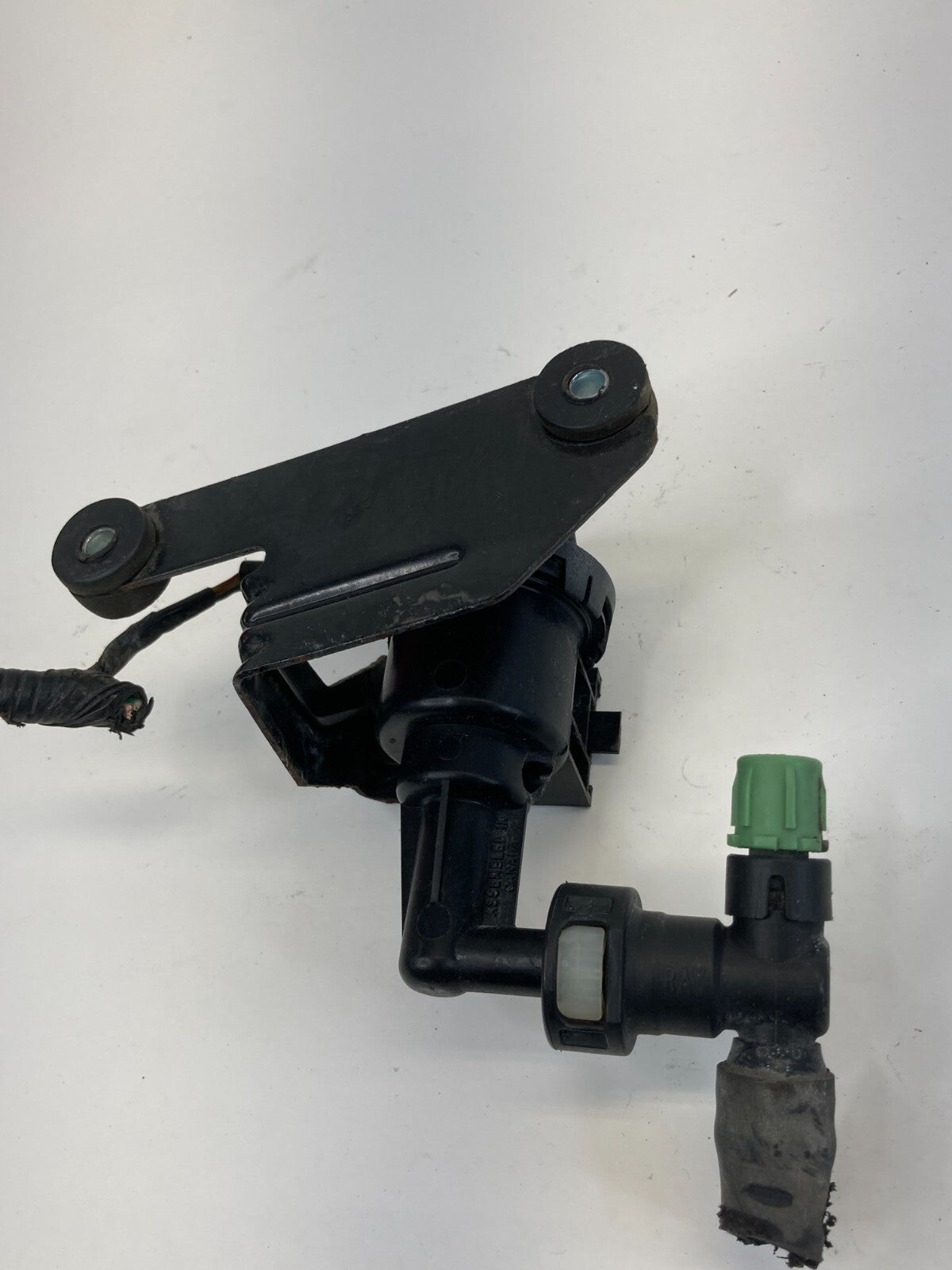 2004-2006 Ford F-150 5.4L V8 Vapor Canister Purge Valve Solenoid 5L34-9G683-AA