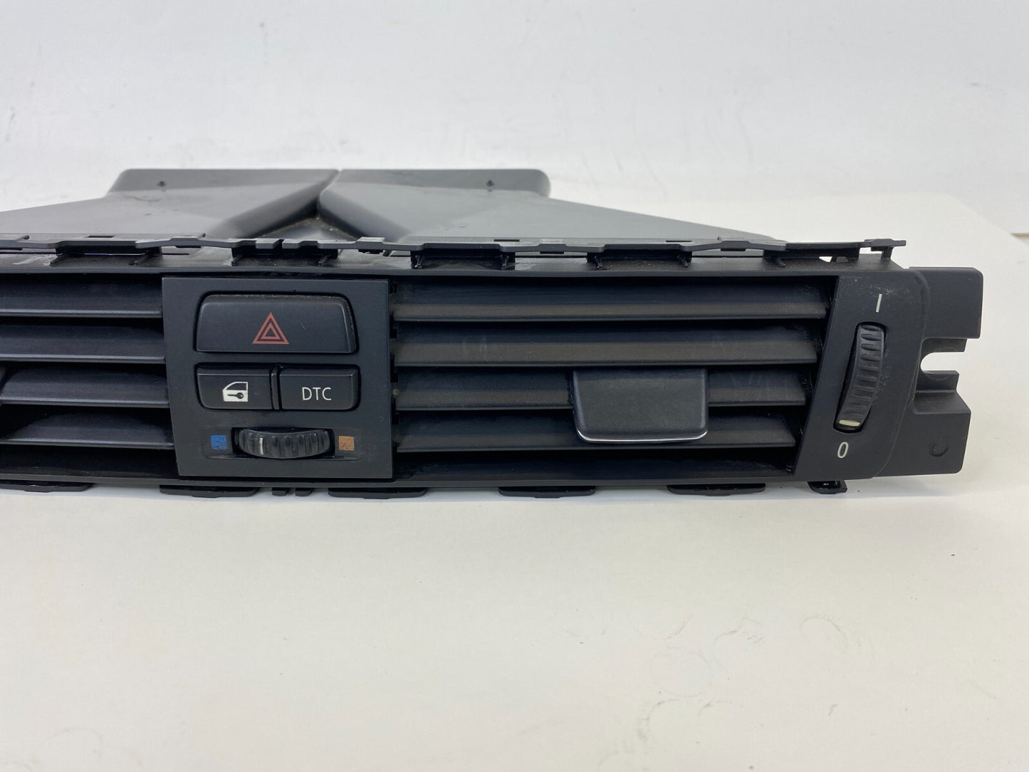 2006 BMW 330xi Dash Center Duct AC Air Vent Grille w/ Hazard Switch 64229130458