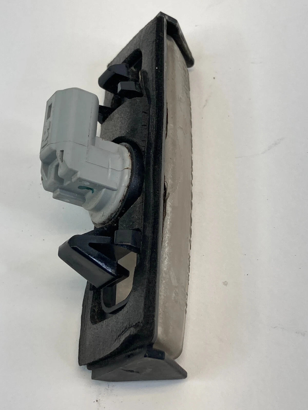 02-11 TOYOTA CAMRY SDN REAR TRUNK LID LICENSE PLATE LIGHT LAMP LENS E130553 OEM
