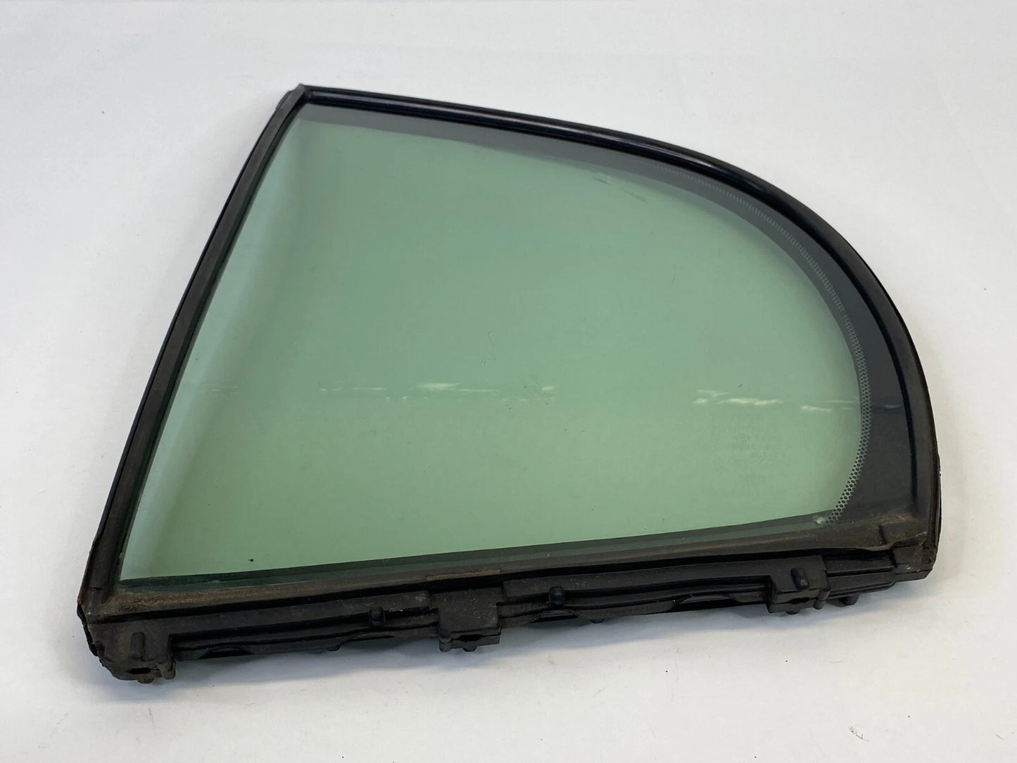 98-05 LEXUS GS300 GS400 REAR LEFT SIDE DOOR VENT QUARTER WINDOW GLASS 6818930100
