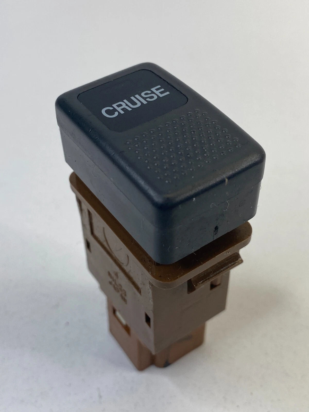 2000-2004 00-04 SUBARU OUTBACK SEDAN 4-DR DASH CRUISE CONTROL SWITCH BUTTON OEM