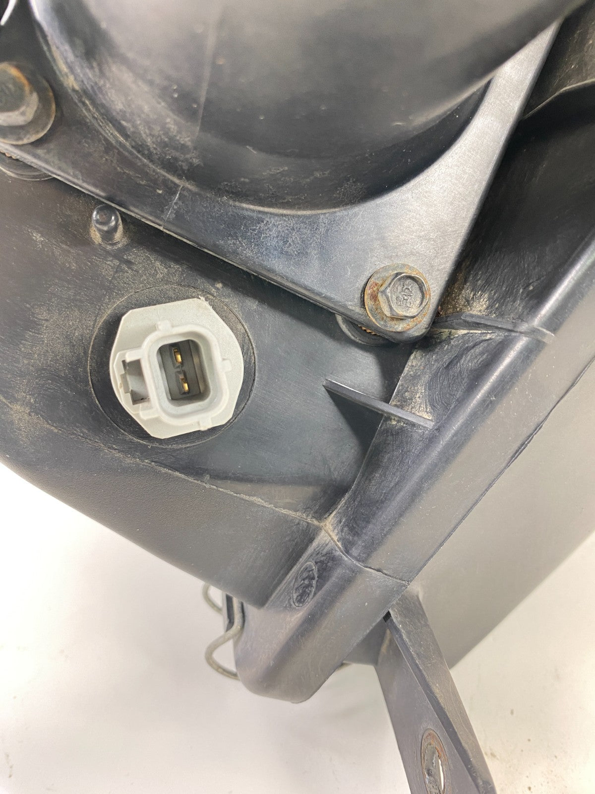 2000 2001 2002 Lincoln Town Car Air Intake Cleaner Box Housing Filter OEM