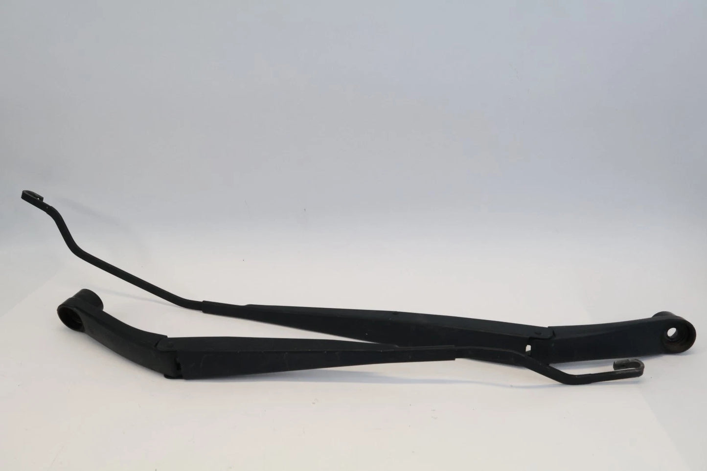 2012-2017 HYUNDAI ACCENT FRONT LEFT & RIGHT WINDSHIELD WIPER ARMS SET