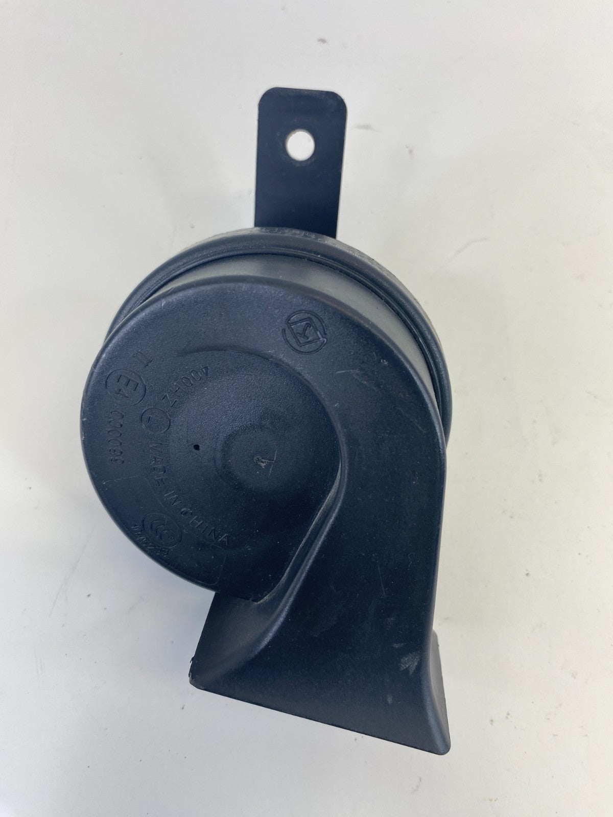 10-17 Chevy Equinox 08-17 Enclave Low Note Horn Pitch Tone Alarm Signal E4000099