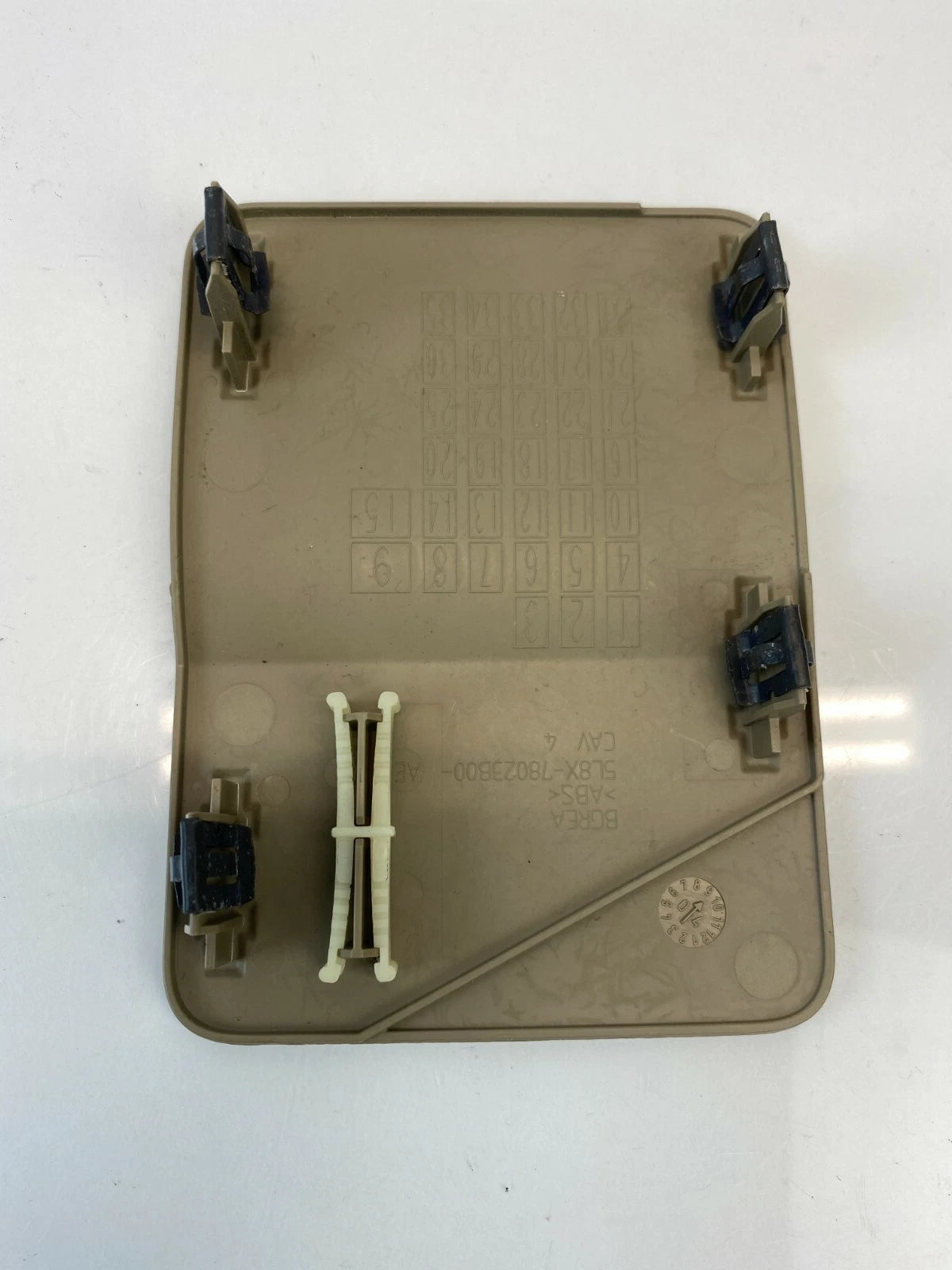 2005-2007 MERCURY MARINER CENTER FUSE BOX COVER ACCESS PANEL 55L8X-78023B00