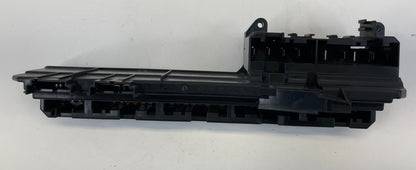 2006 2007 BMW 525i 3.0L AT Front Power Distribution Fuse Relay Box 257-13290 OEM