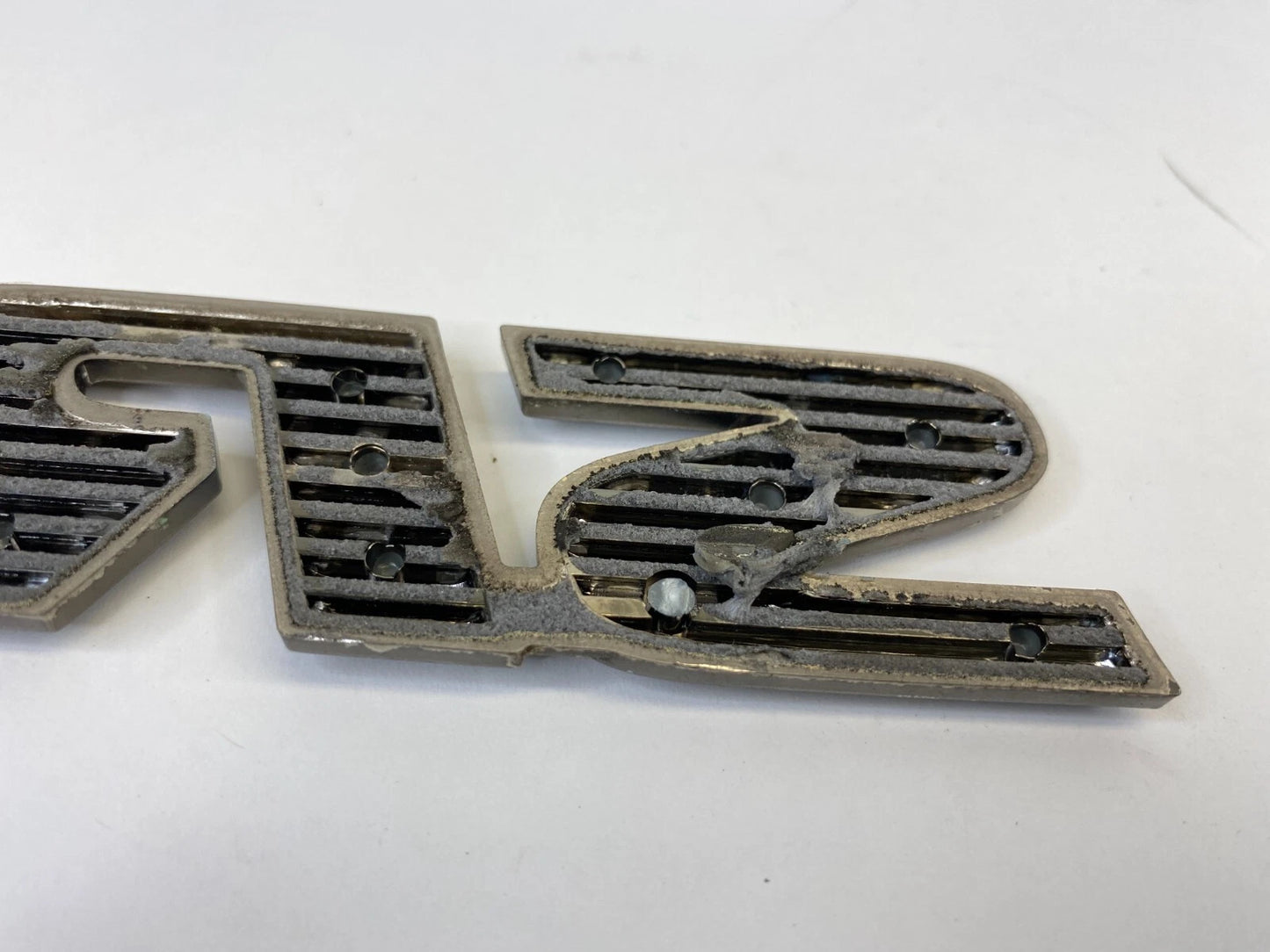 2001-2007 TOYOTA SEQUOIA REAR PILLAR SIDE EMBLEM LOGO BADGE SYMBOL NAMEPLATE SR5