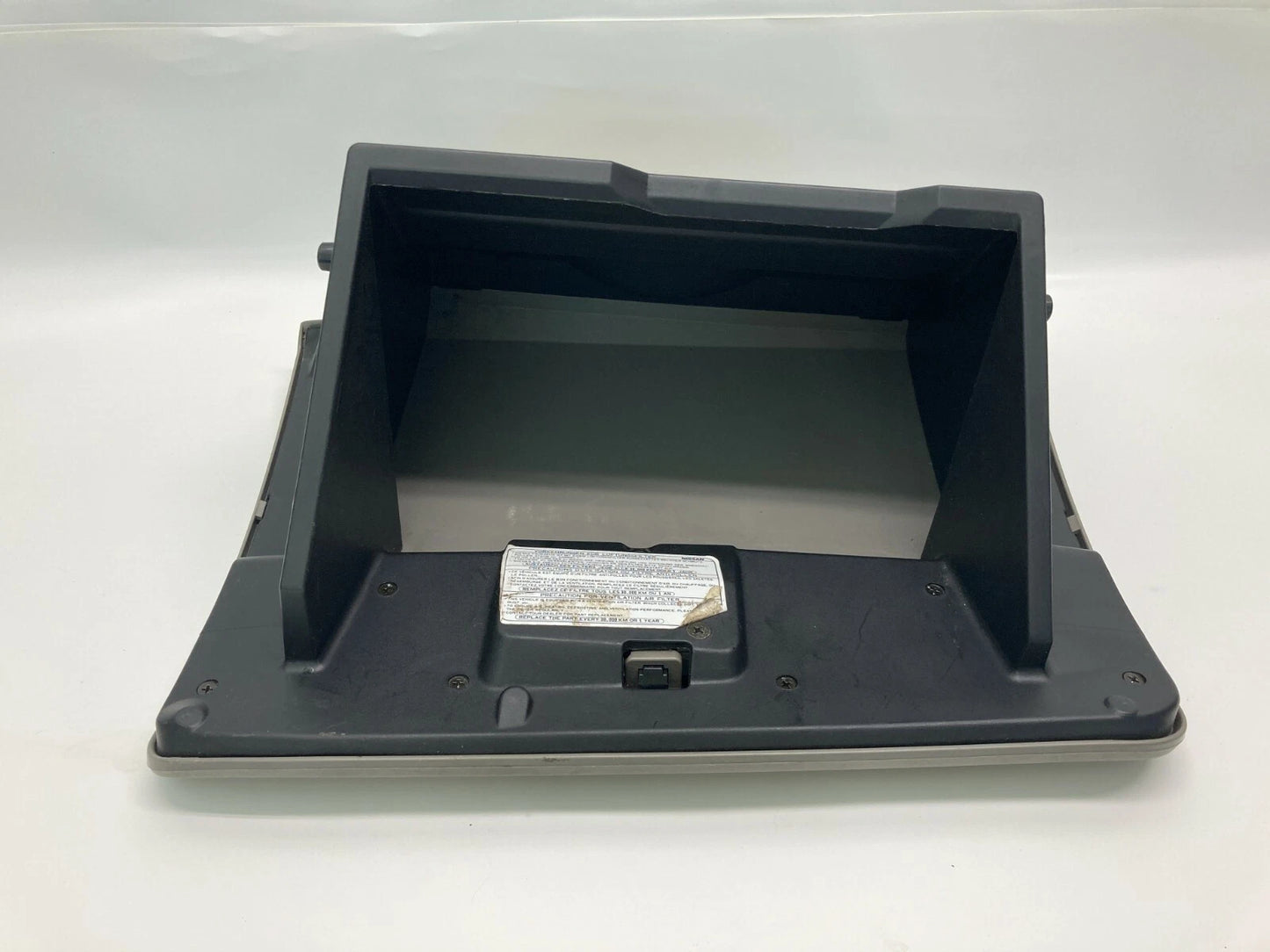 02-04 NISSAN ALTIMA GLOVE BOX STORAGE COMPARTMENT ASSEMBLY W LATCH 68500-8J000
